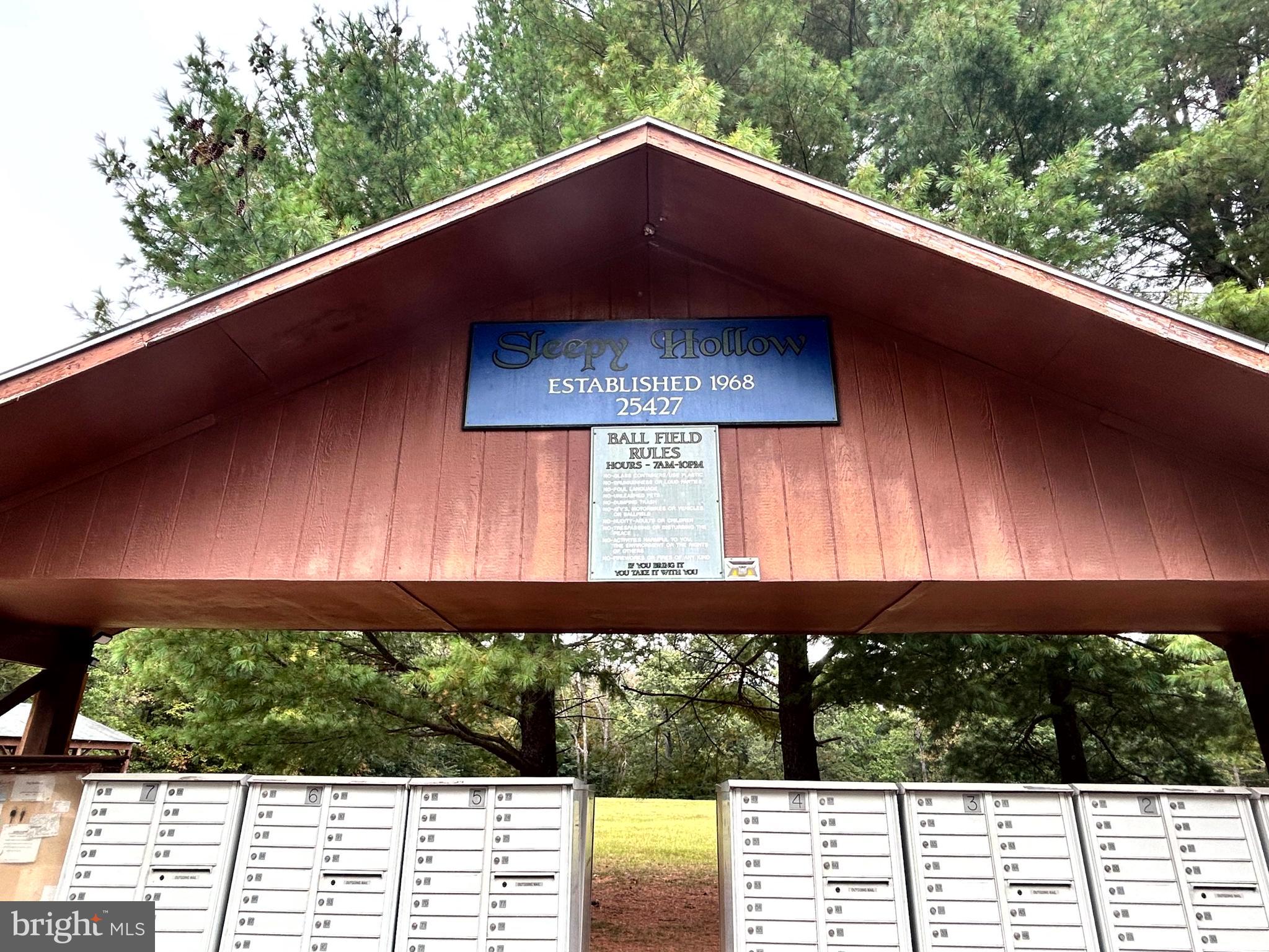 SLEEPY HOLLOW - Land