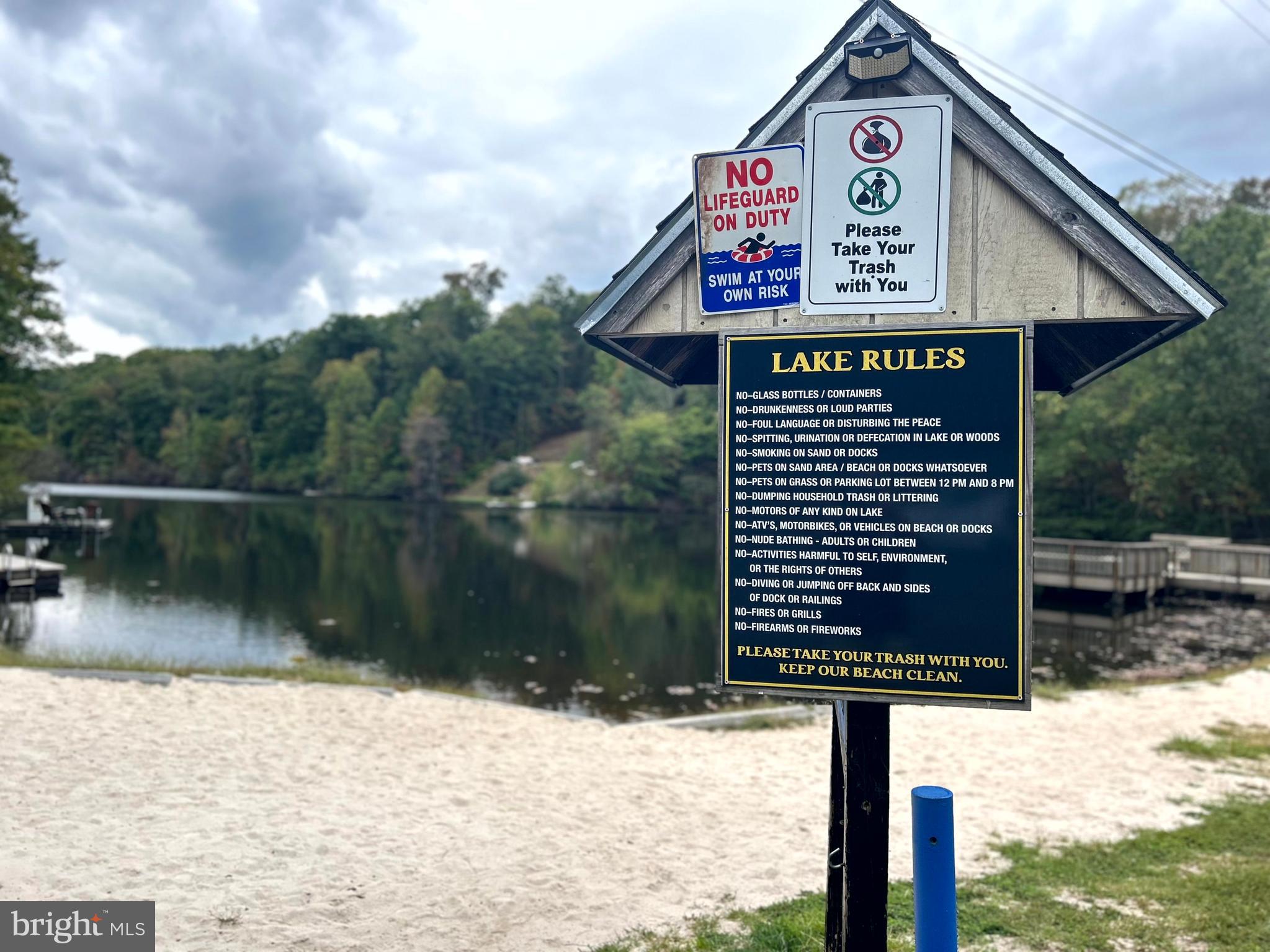 SLEEPY HOLLOW - Land