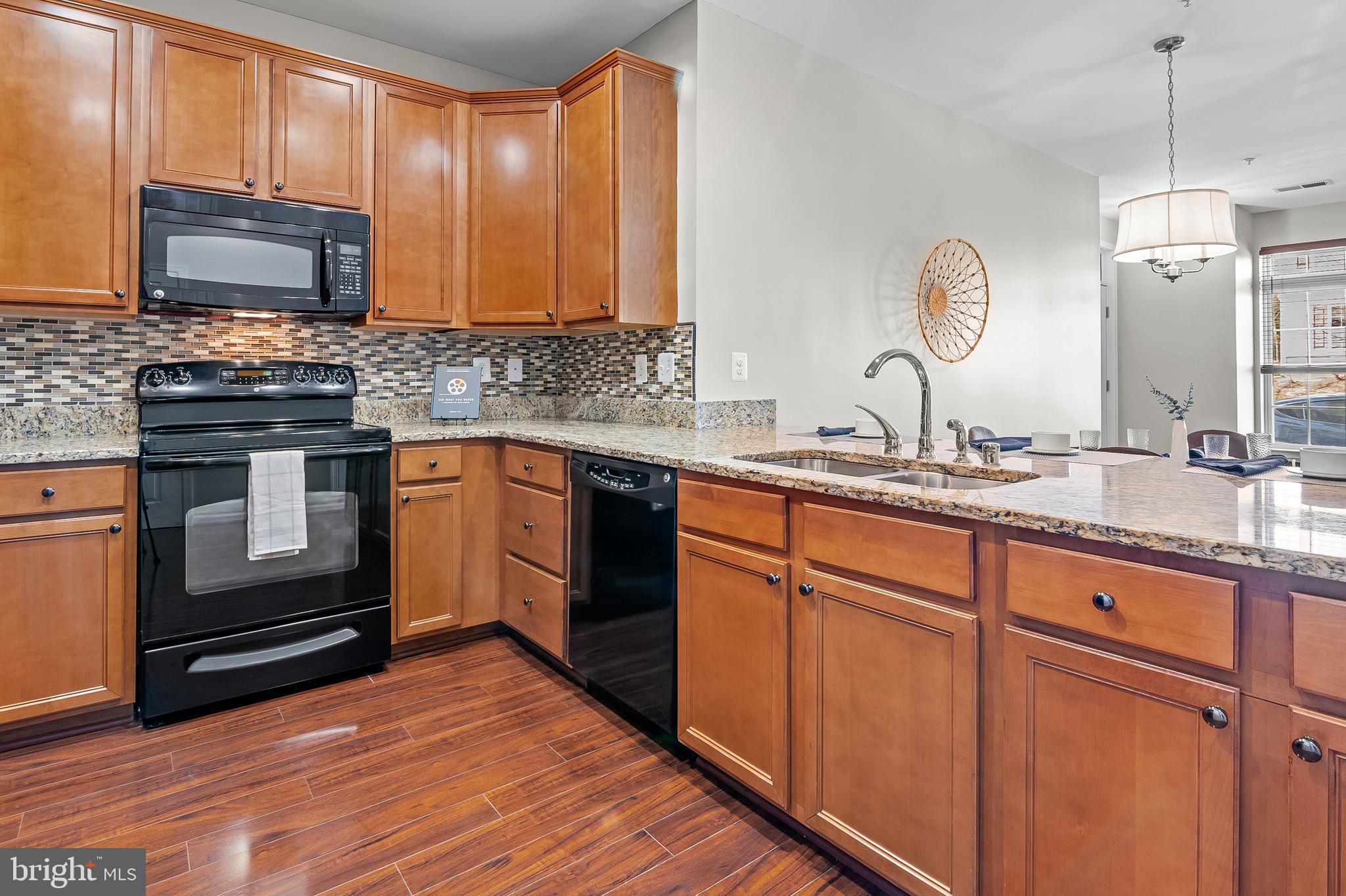 SUMMERFIELD AT MISSION PLACE - Residential