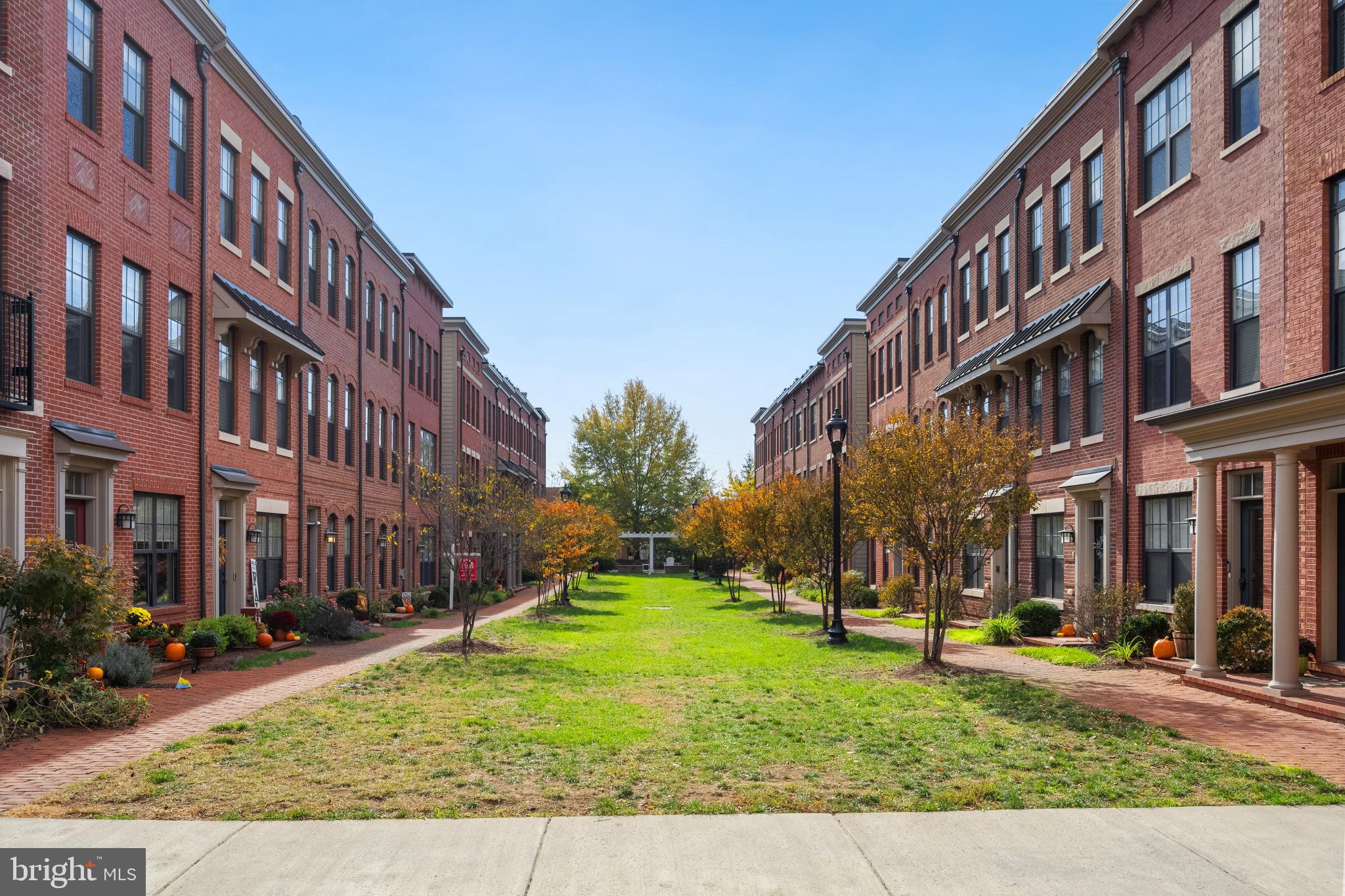 421 BICKSLER SQUARE SE