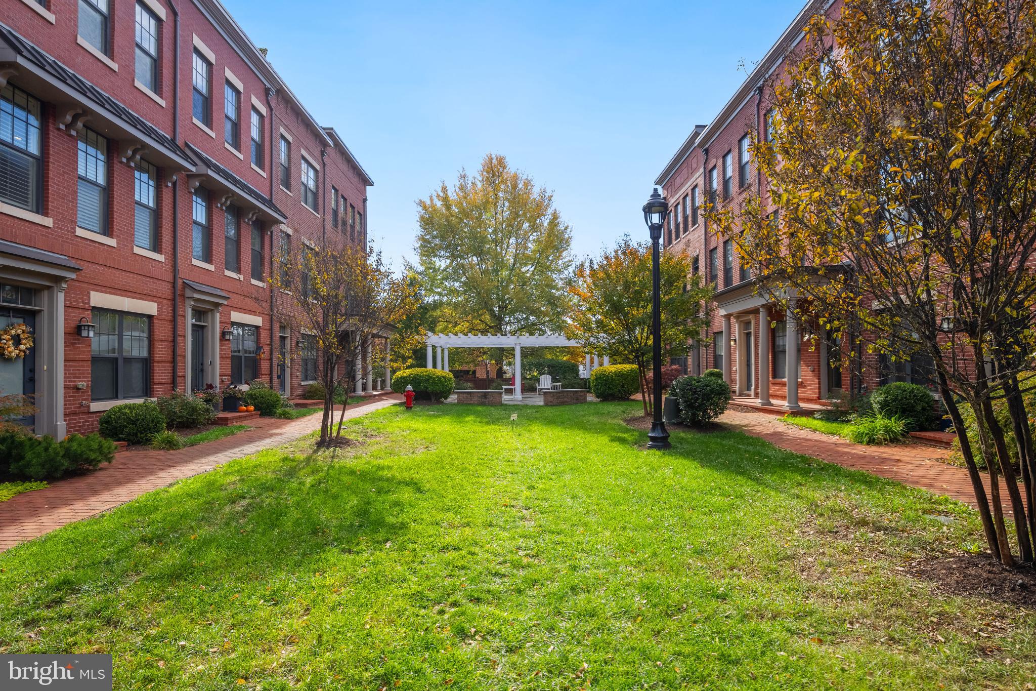 421 BICKSLER SQUARE SE