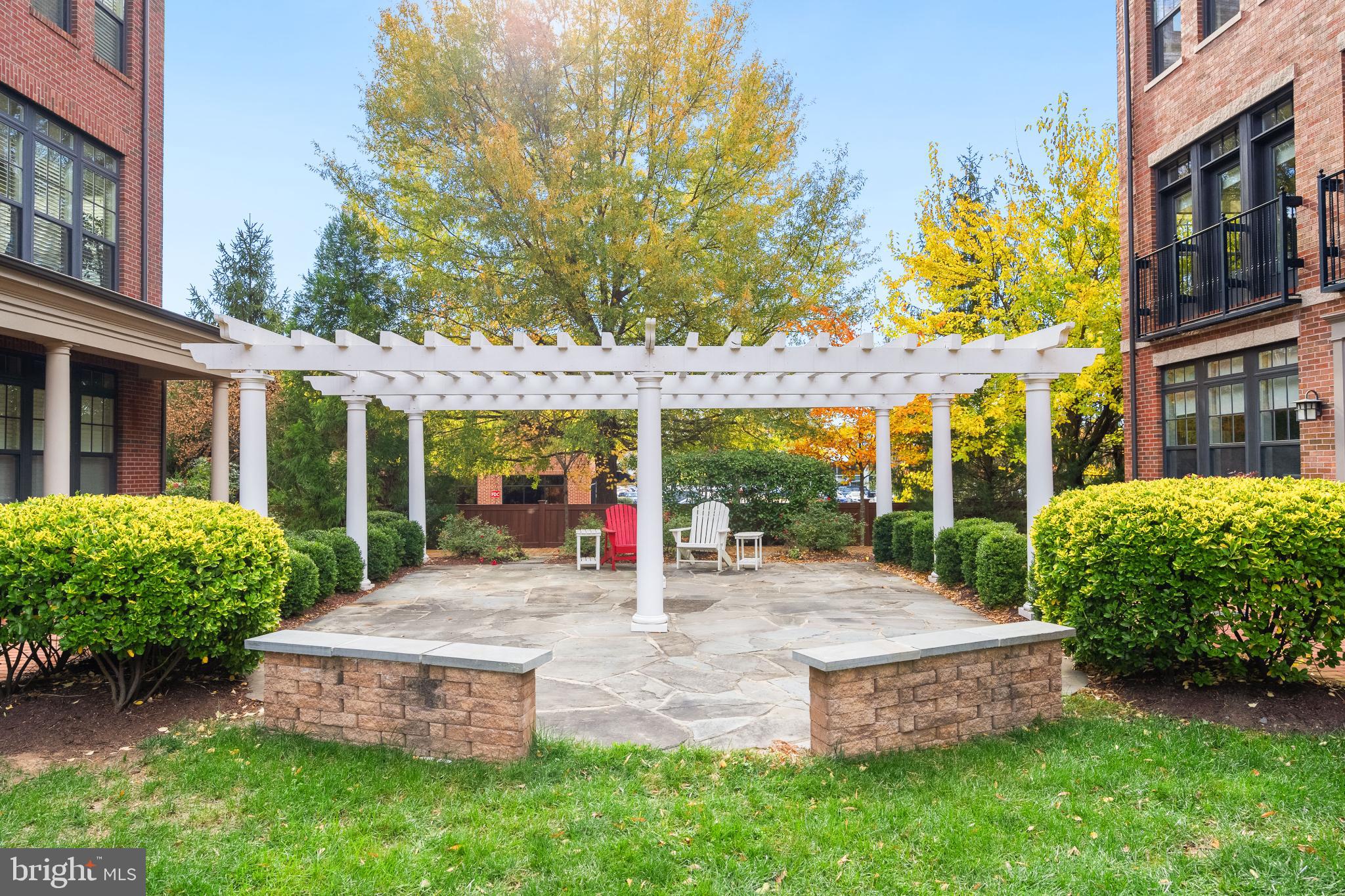 421 BICKSLER SQUARE SE