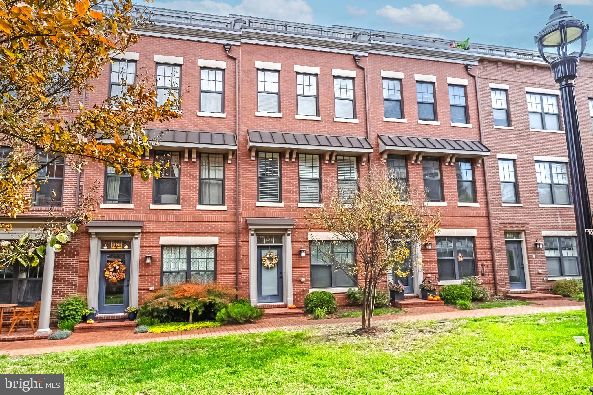 421 BICKSLER SQUARE SE