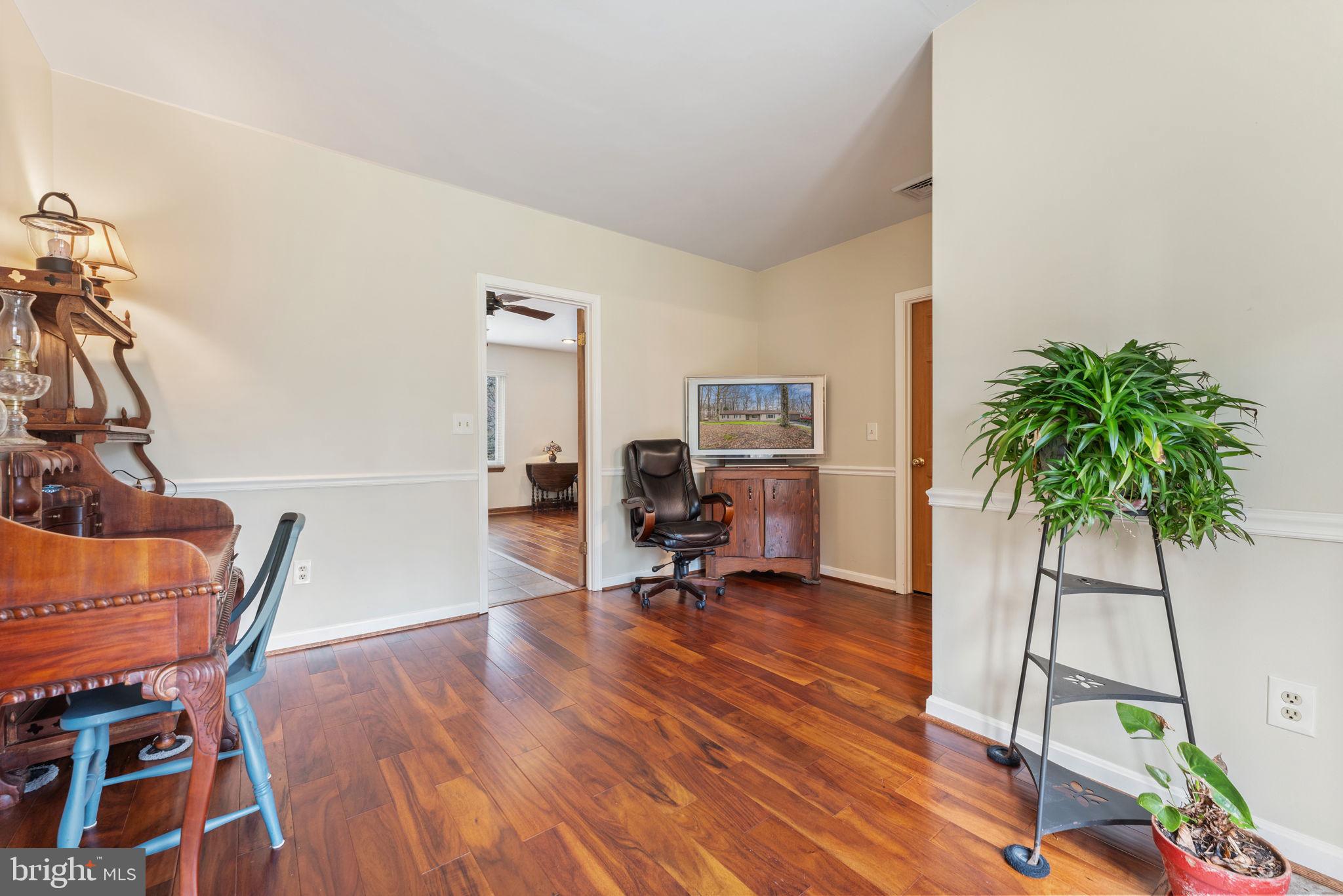 WARRENTON VILLAGE - Residential