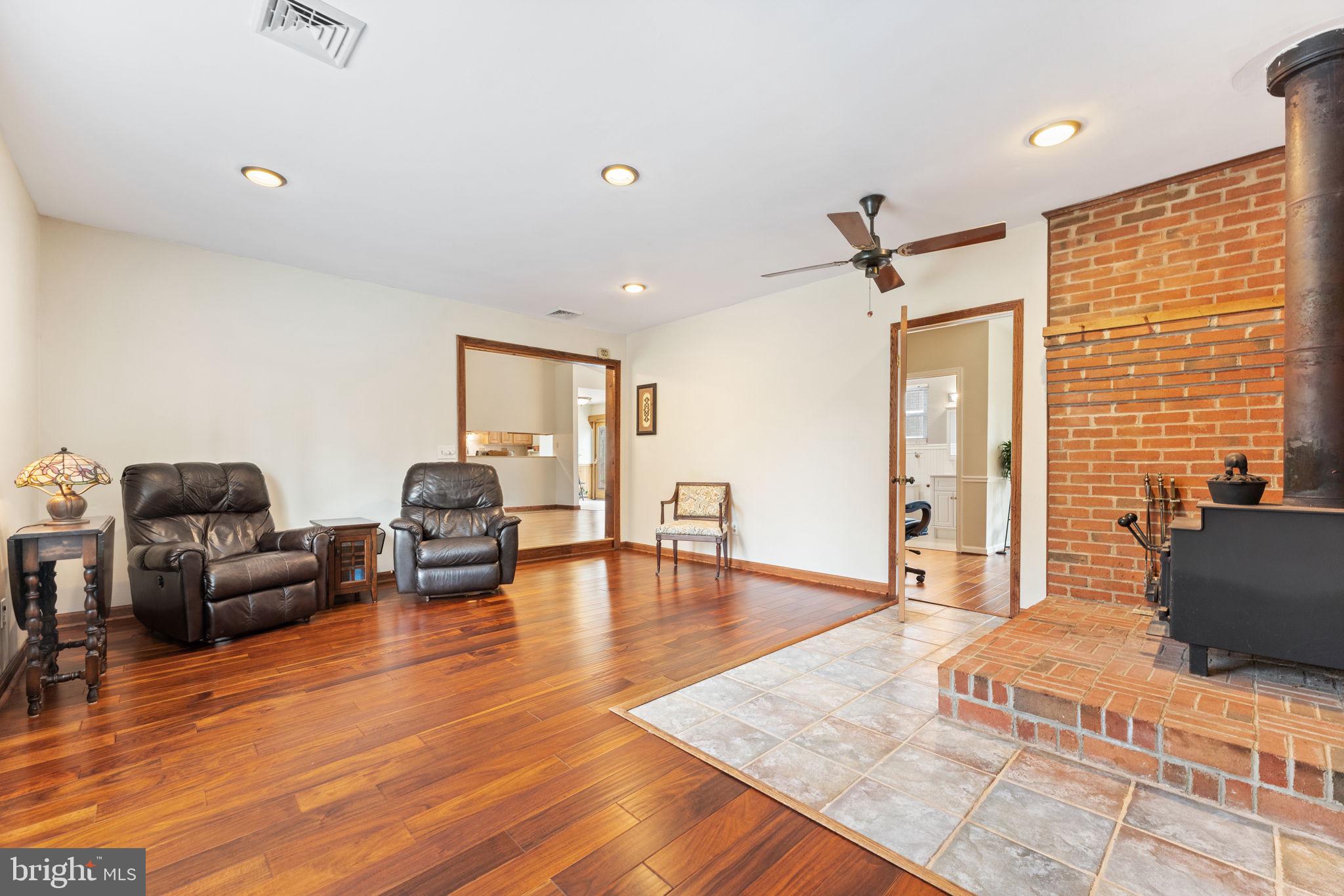 WARRENTON VILLAGE - Residential