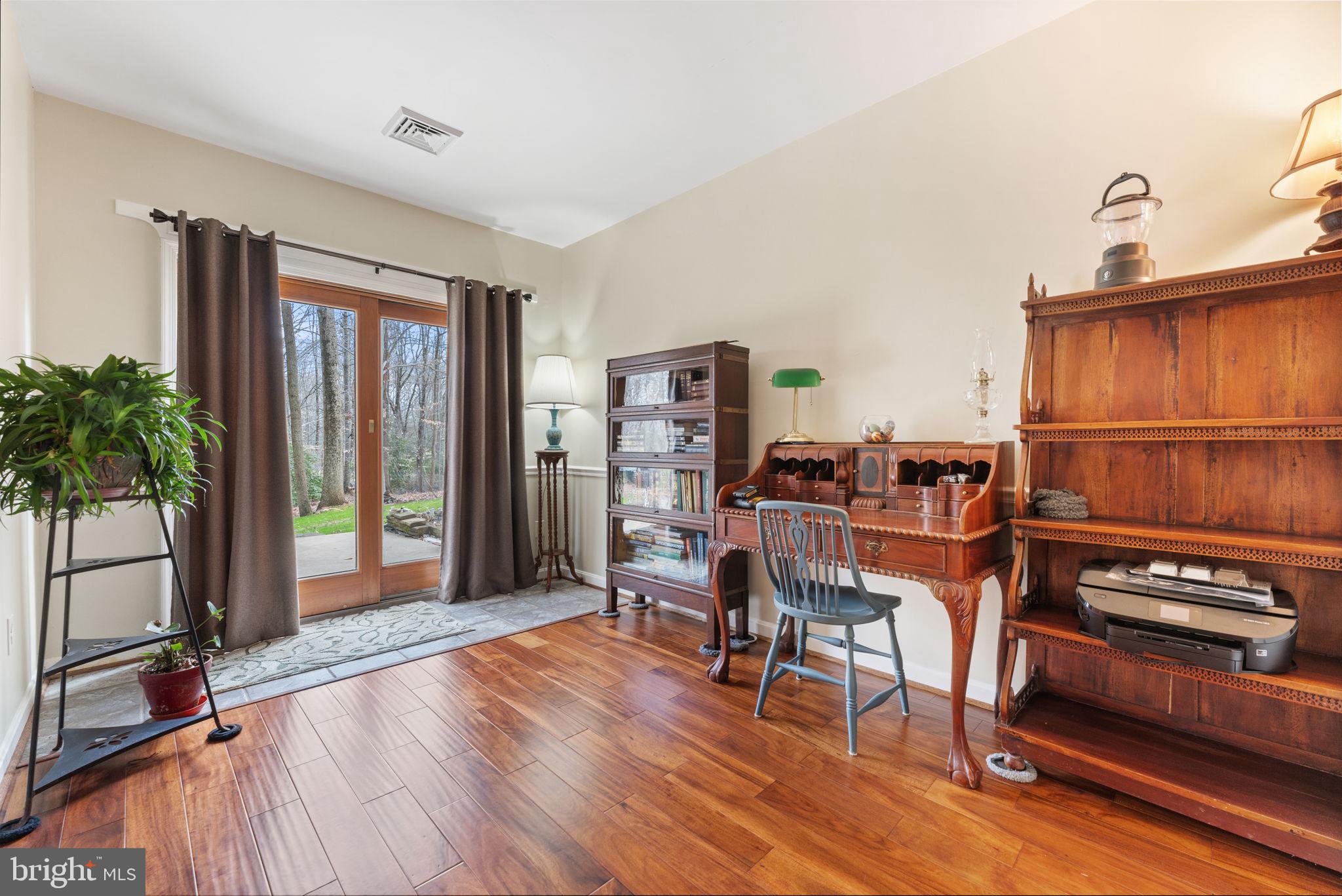 WARRENTON VILLAGE - Residential