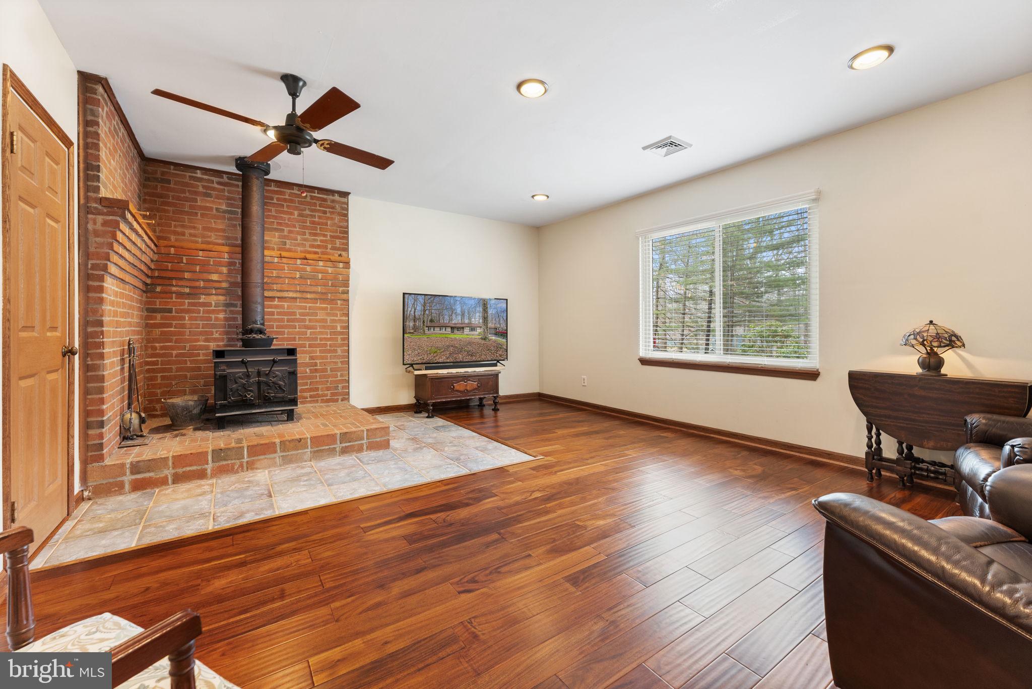 WARRENTON VILLAGE - Residential