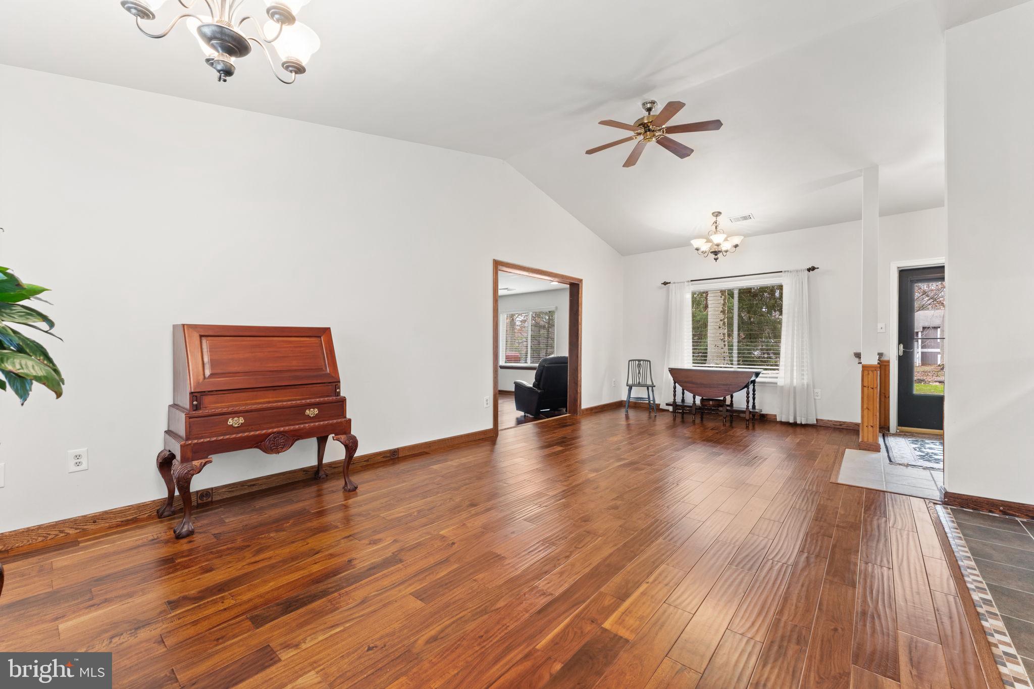 WARRENTON VILLAGE - Residential