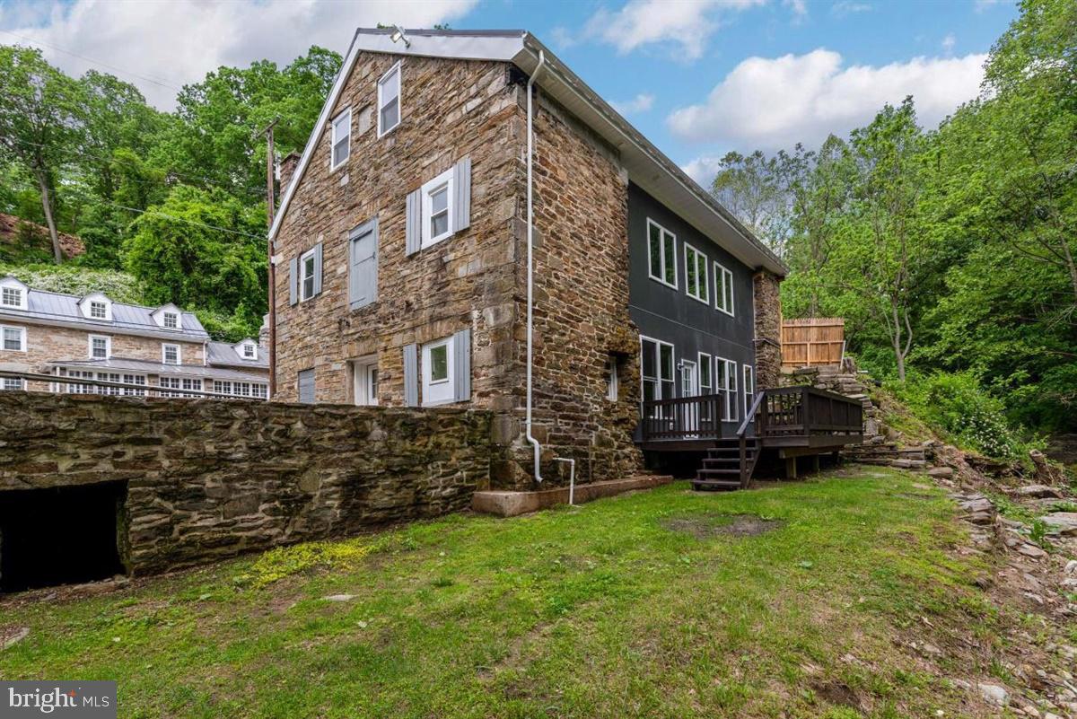 15213 FALLS ROAD UPPER