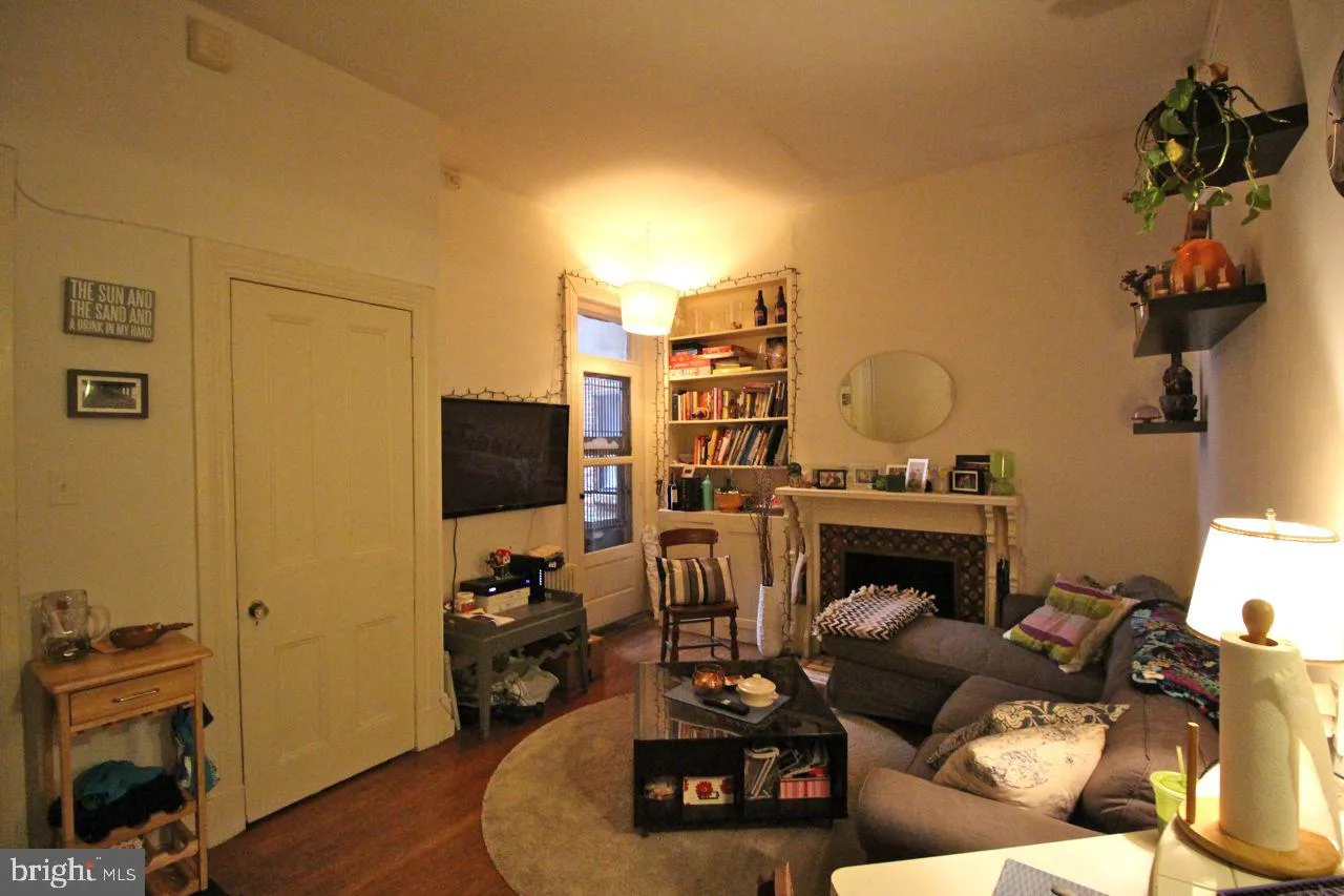 1817 Spruce Street Unit 2F, Philadelphia, PA 19103