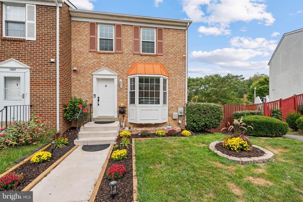 Photo of 1241 Knoll Mist Lane, GAITHERSBURG, MD 20879 (MLS # MDMC2202290)