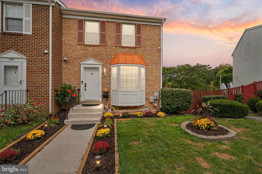 Photo of 1241 Knoll Mist Lane, GAITHERSBURG, MD 20879 (MLS # MDMC2202290)