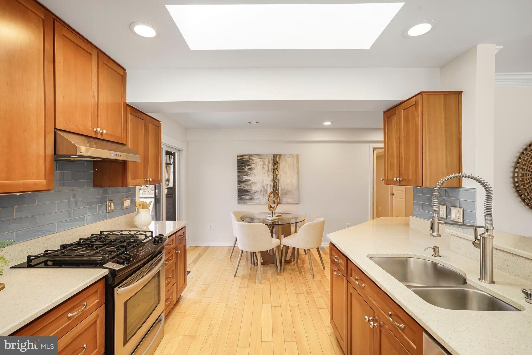 SUTTON PLACE - Residential