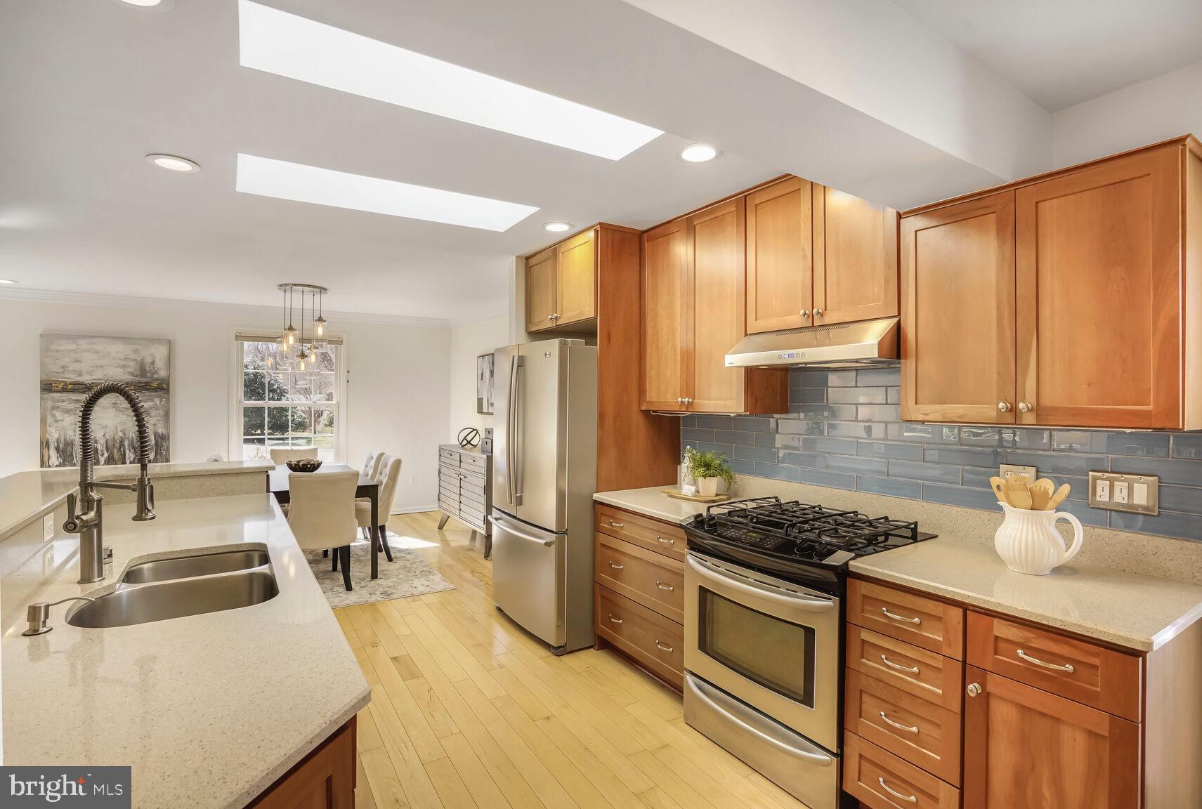 SUTTON PLACE - Residential