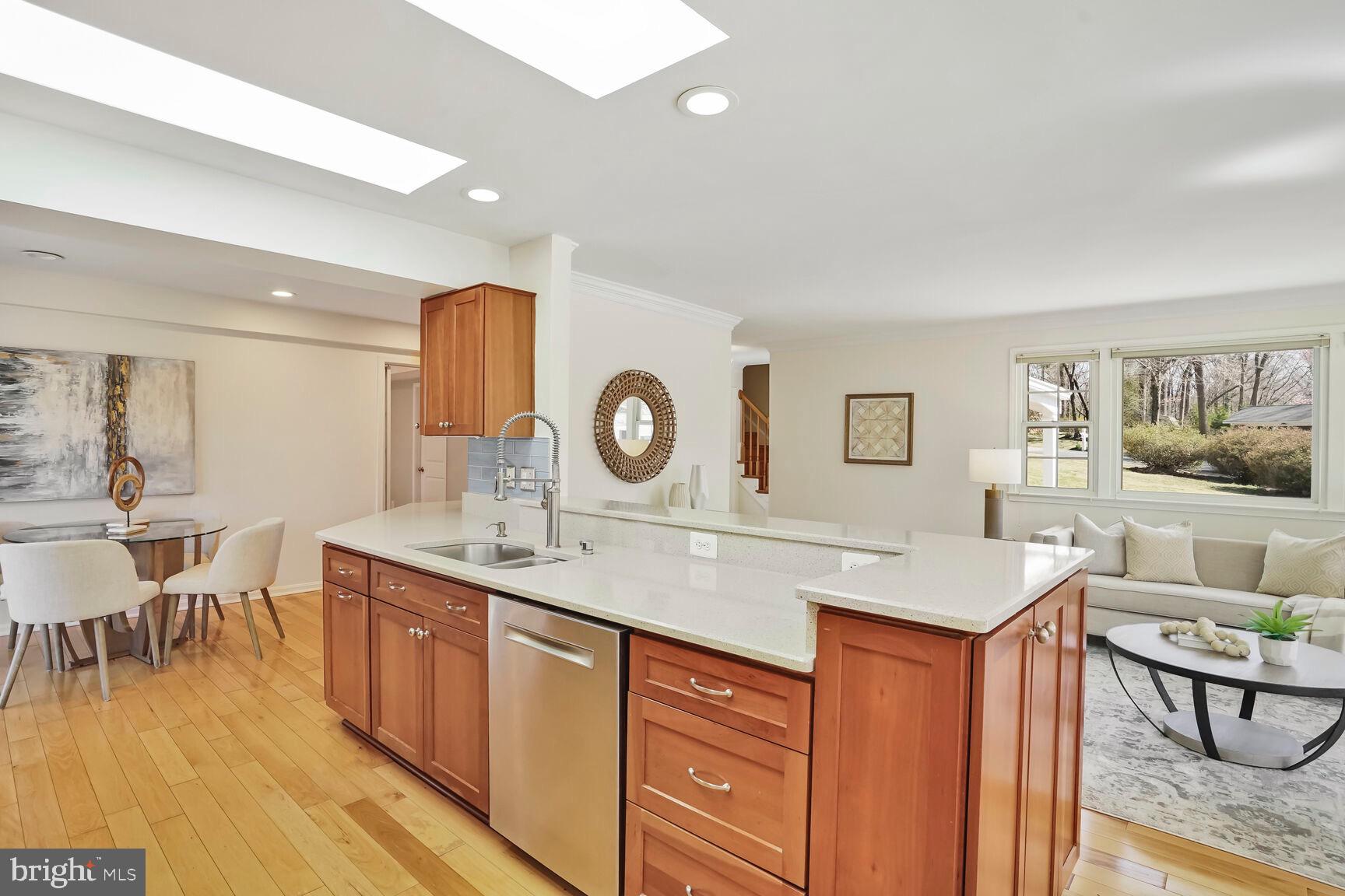 SUTTON PLACE - Residential