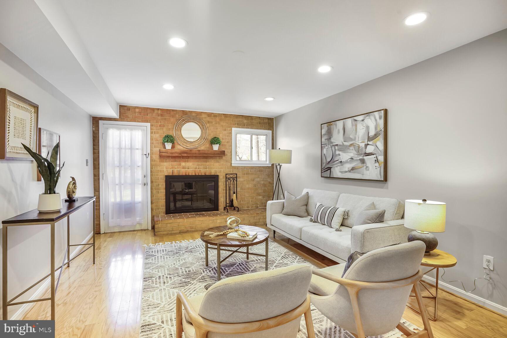 SUTTON PLACE - Residential