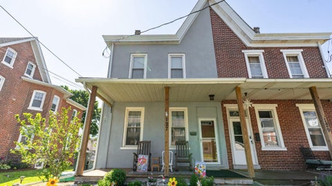 Townhouse For Sale - 127 S 5th Street<br/> PERKASIE, PA 18944