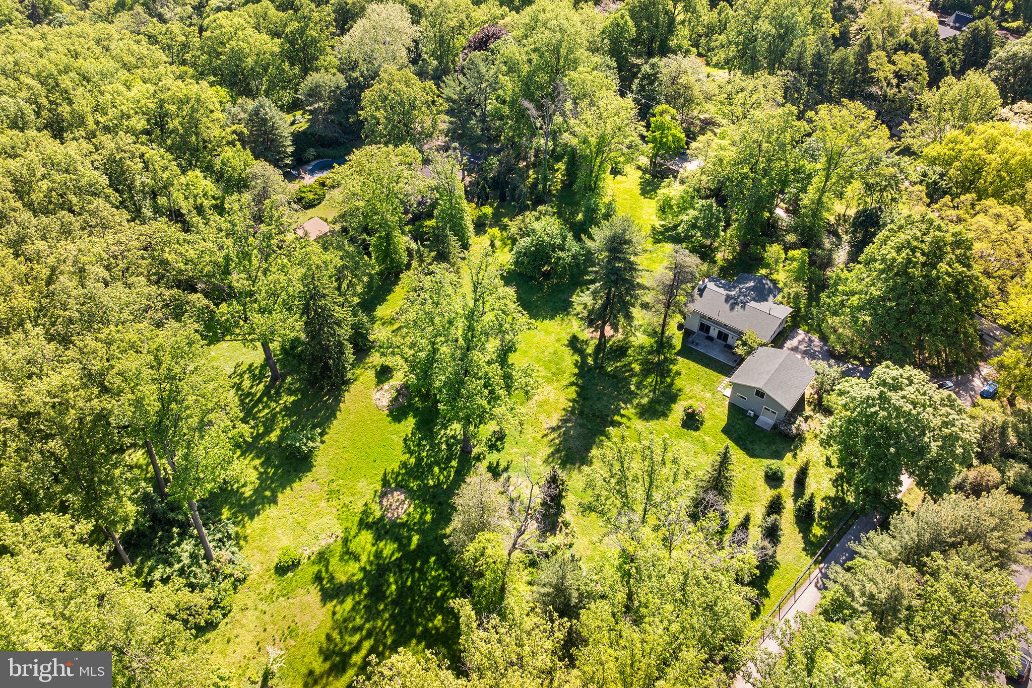 2129 HARTS LANE
