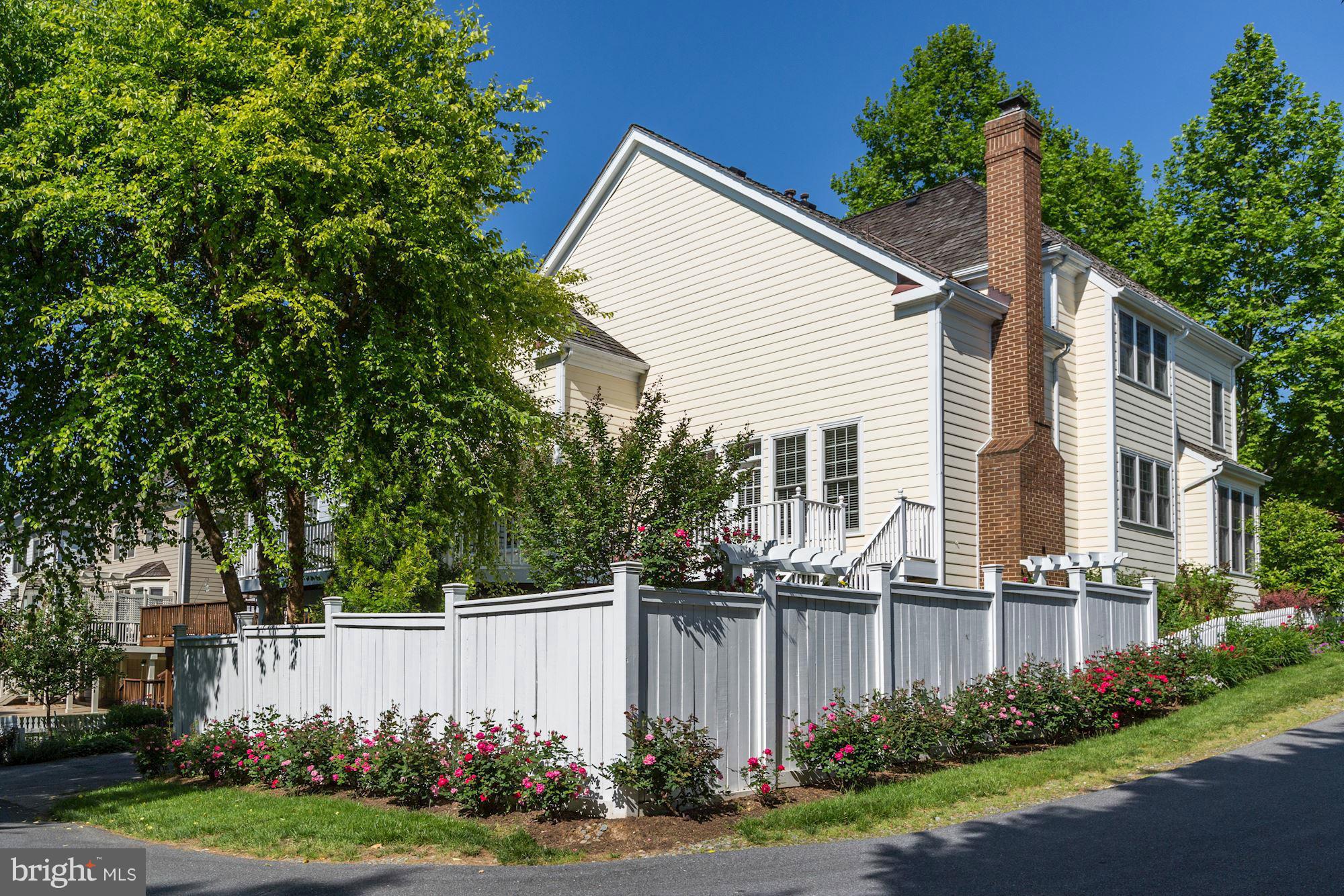 KENTLANDS GATEHOUSE - Residential