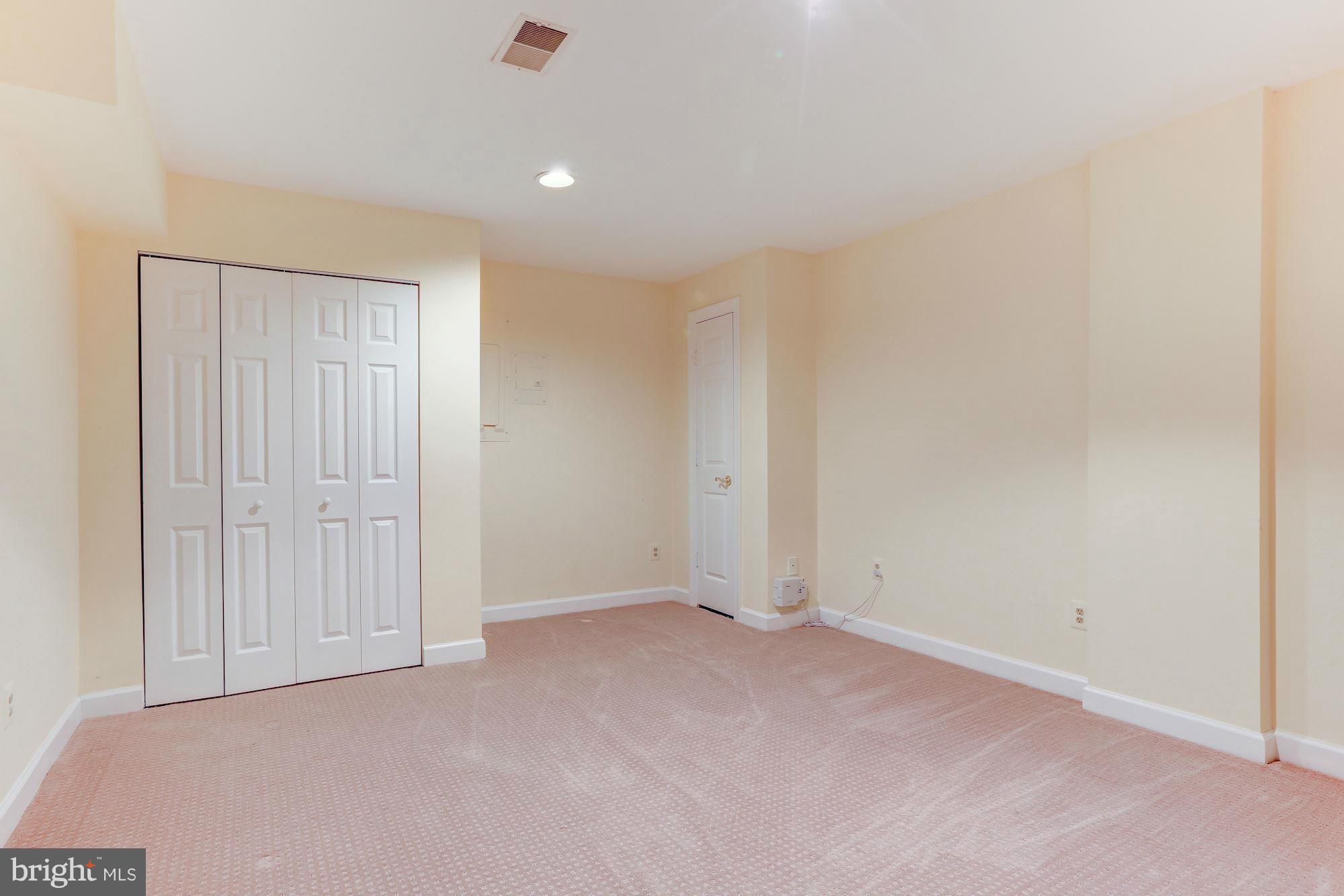 KENTLANDS GATEHOUSE - Residential