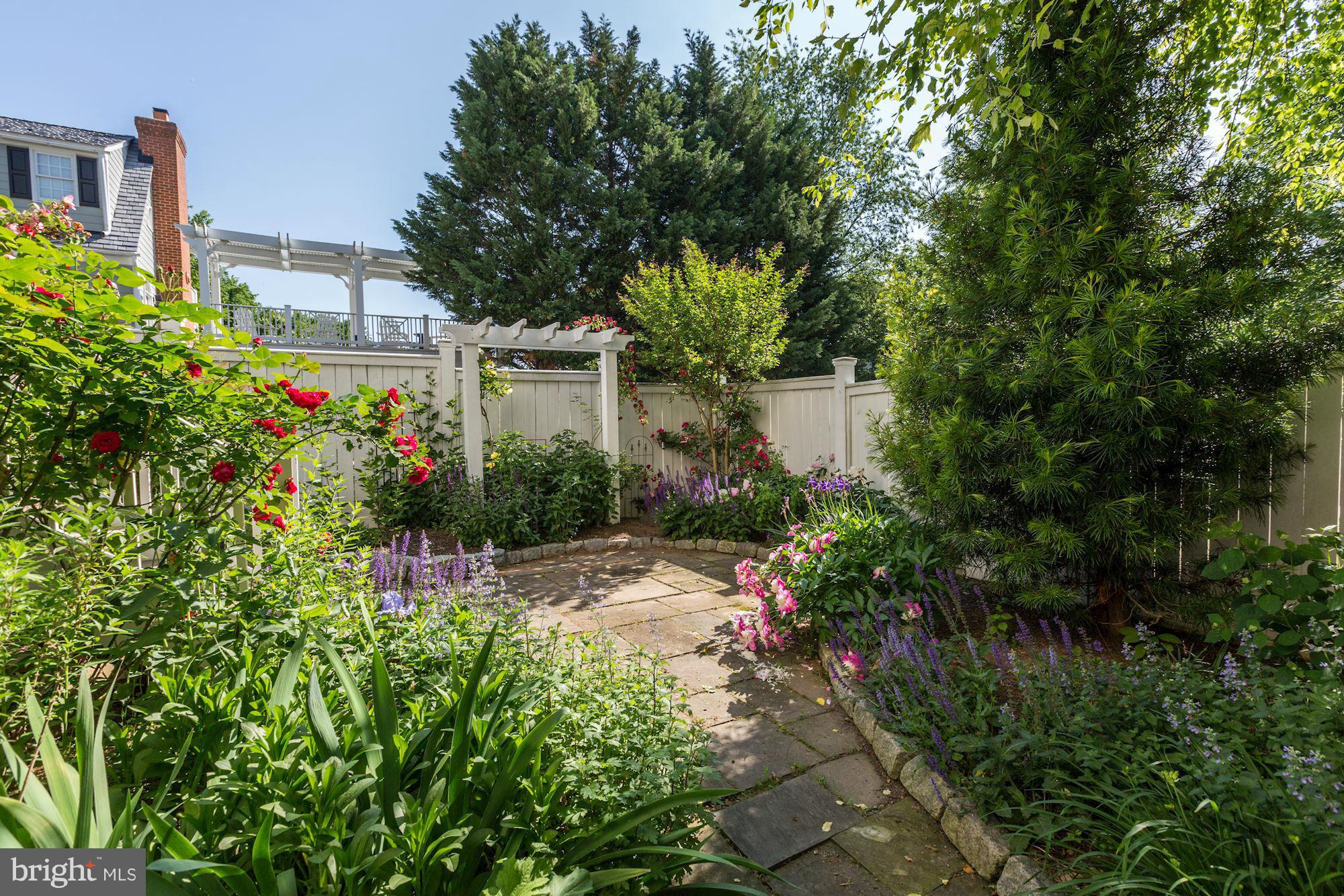 KENTLANDS GATEHOUSE - Residential