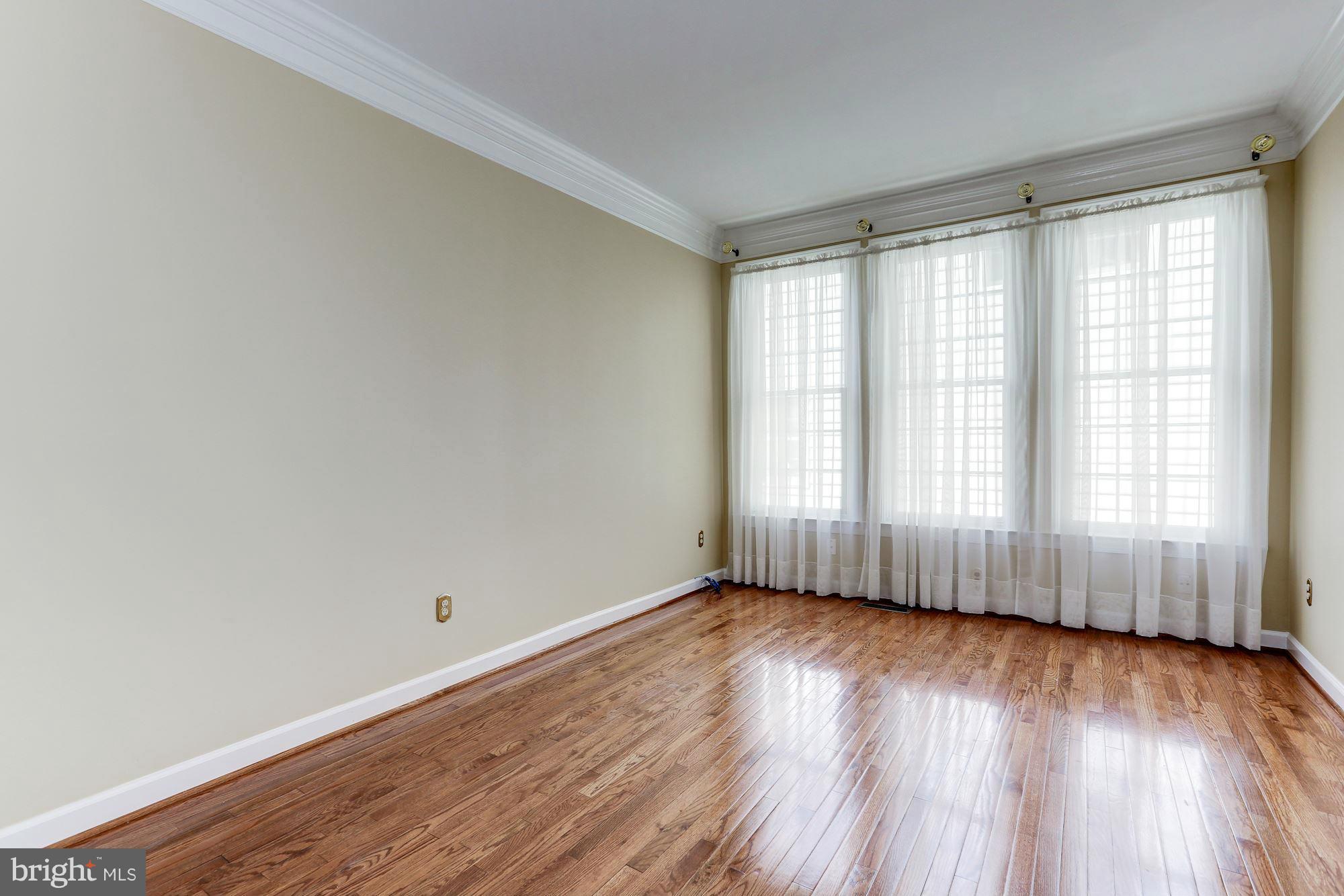 KENTLANDS GATEHOUSE - Residential