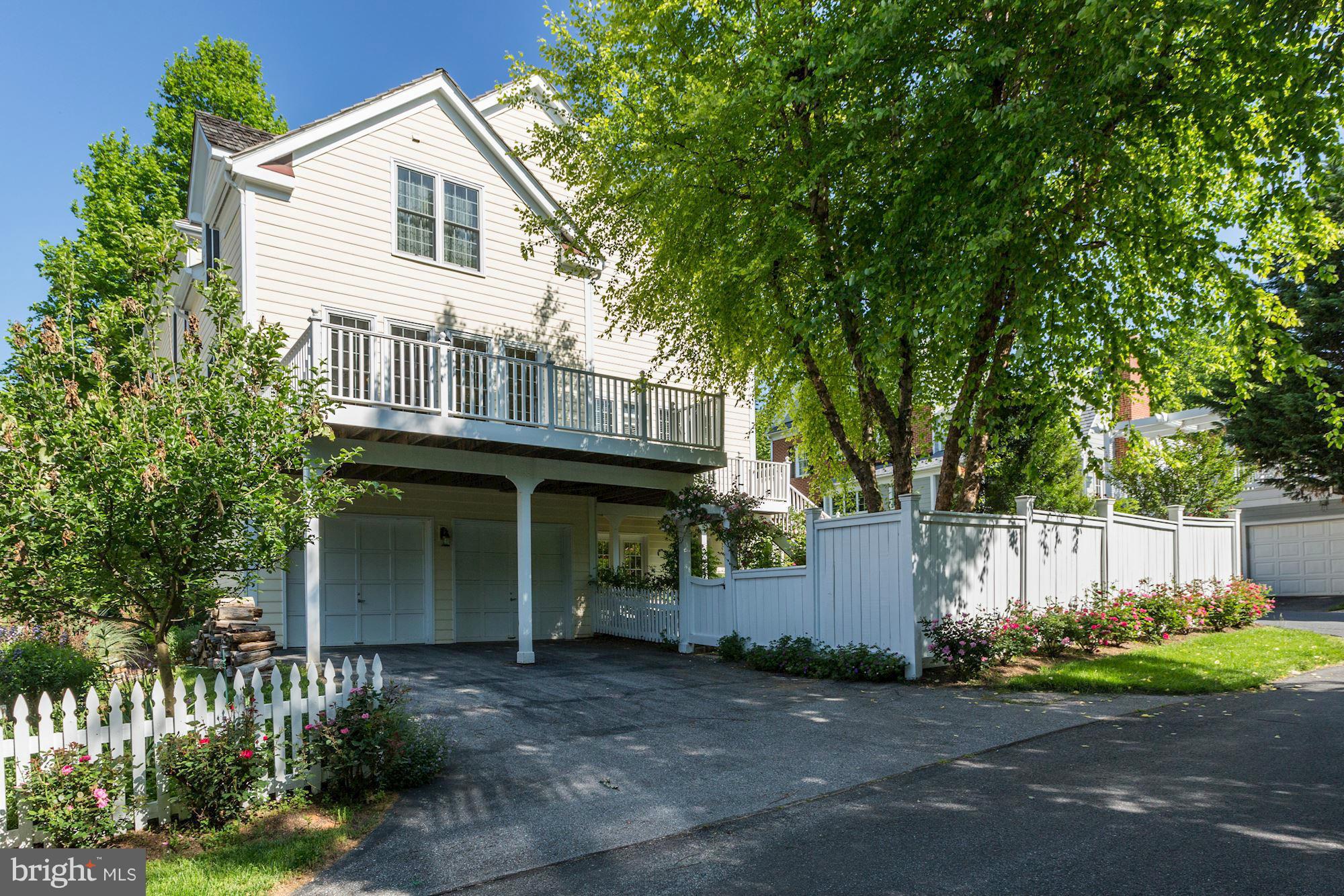 KENTLANDS GATEHOUSE - Residential