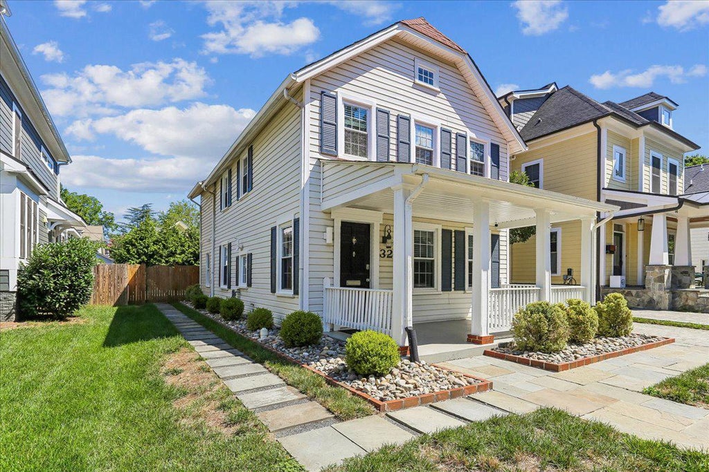 Photo of 32 E Linden Street, ALEXANDRIA, VA 22301 (MLS # VAAX2062900)