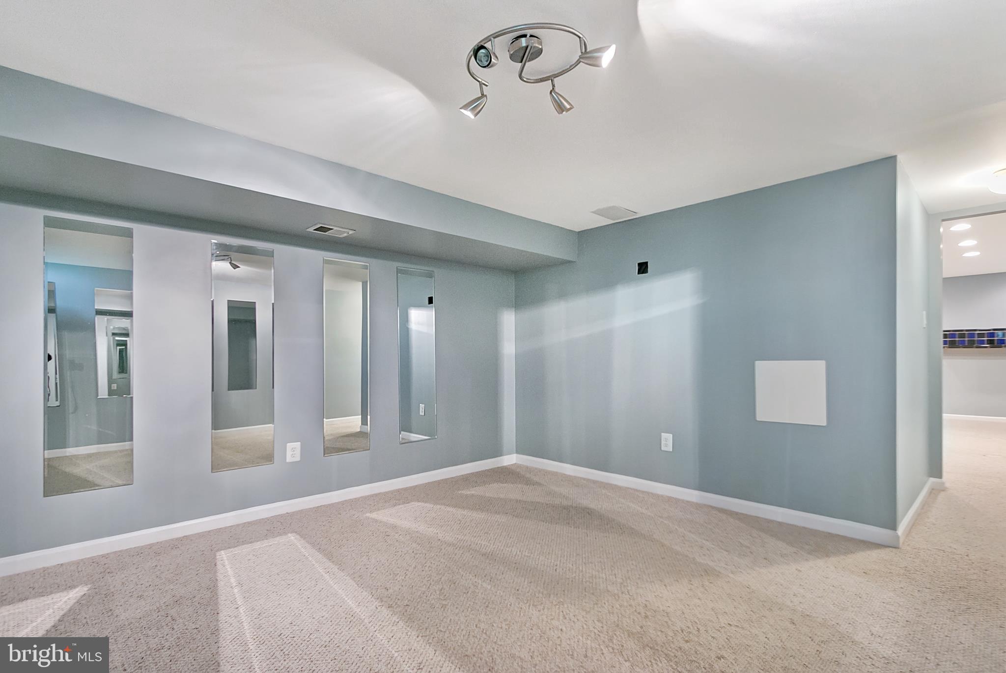 DISNEY ESTATES - Residential