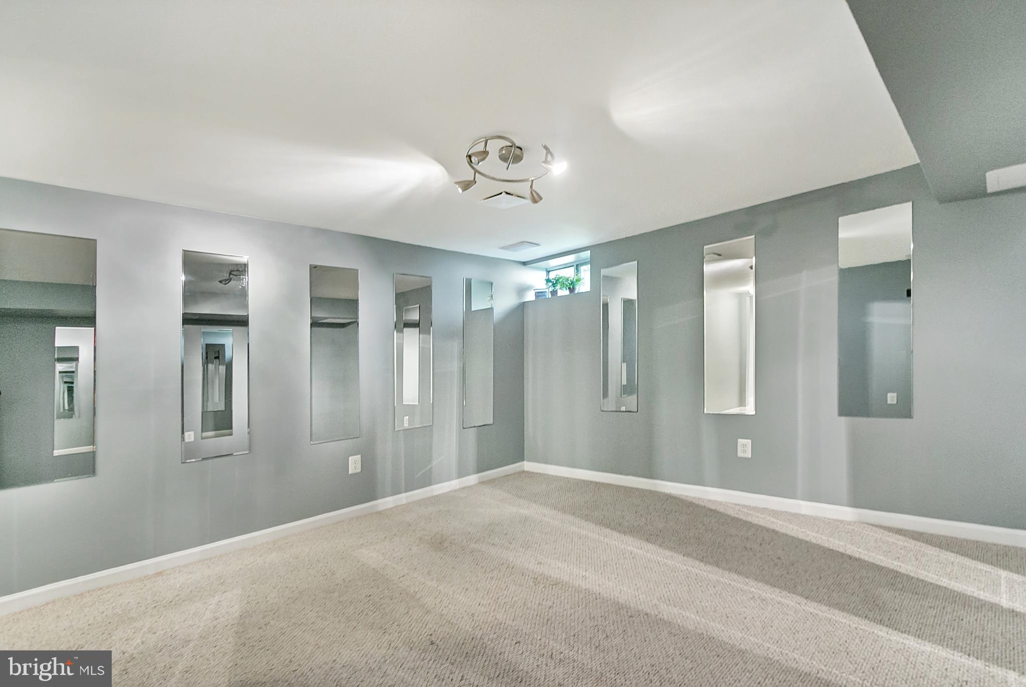 DISNEY ESTATES - Residential