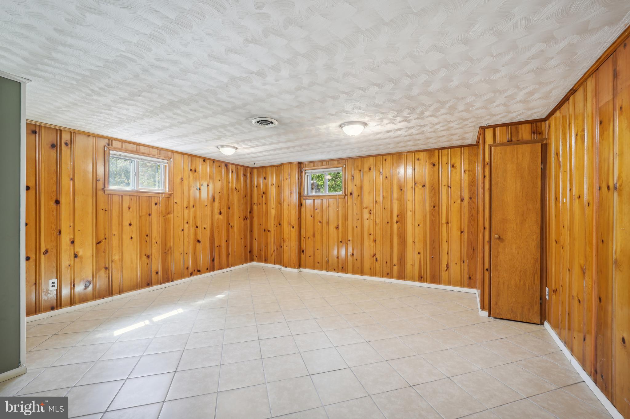 CLINTON ACRES - Residential