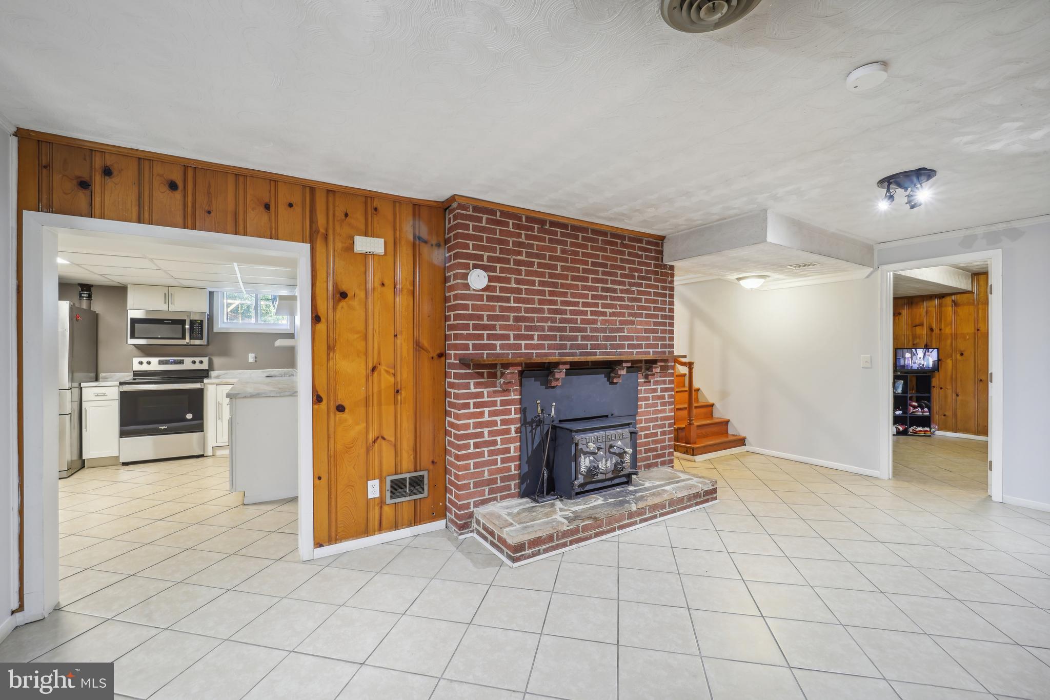 CLINTON ACRES - Residential