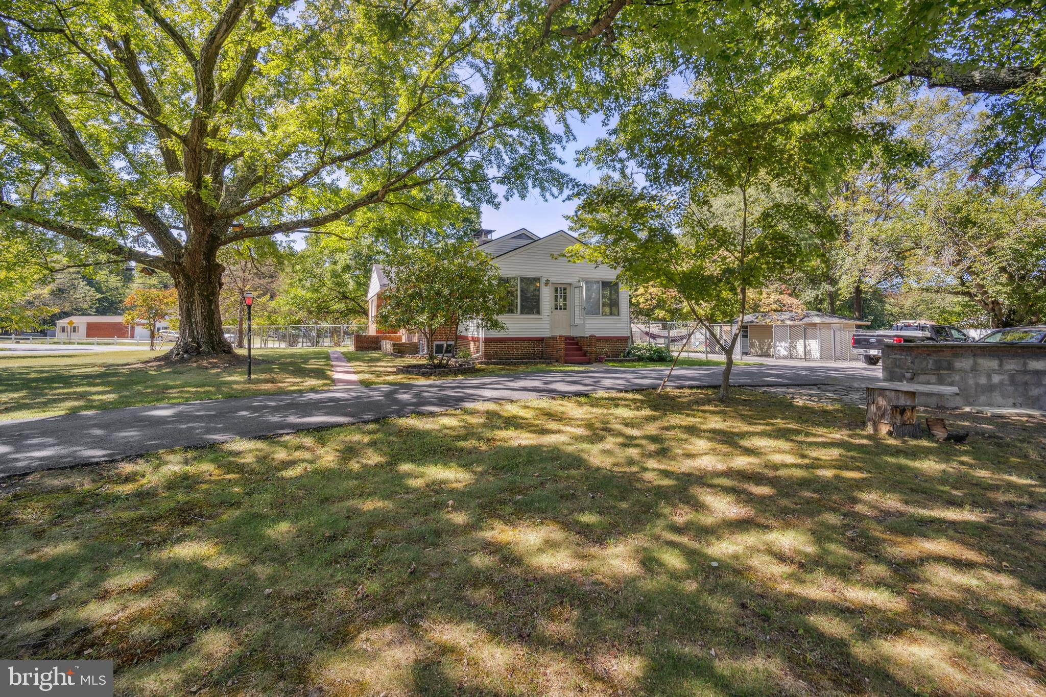 CLINTON ACRES - Residential