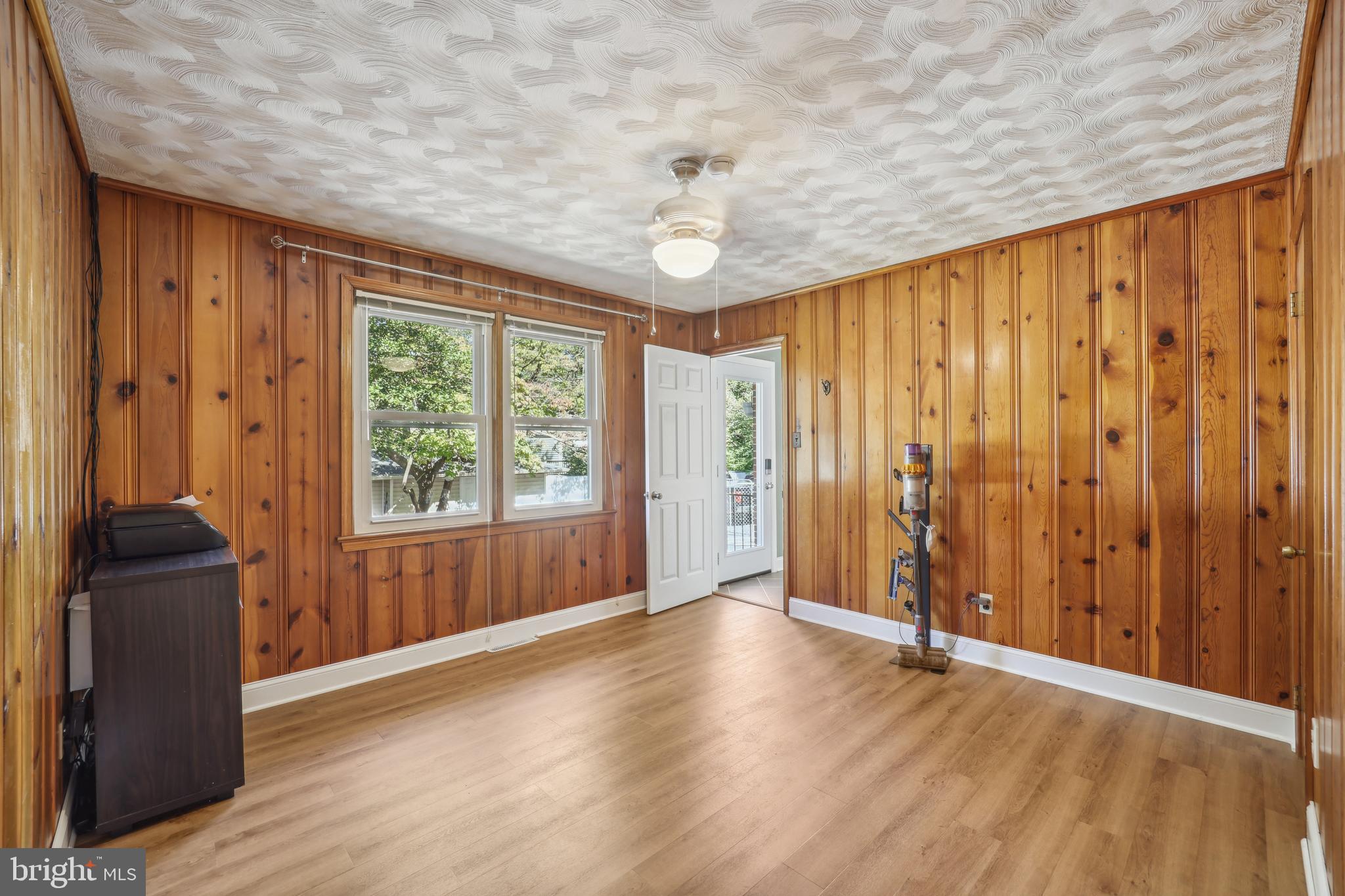 CLINTON ACRES - Residential