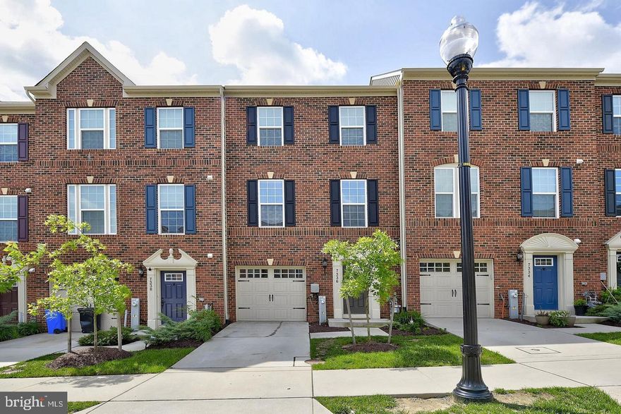 Well maintained 3 Bedroom 2 Full bath 1 Half Bath home boasting hardwood floors, decorative lighting, and an open floor plan. Kitchen w/granite counters, center island, breakfast bar, Stainless appliances, gas cooking + 42" cabinetry. Spacious Master w/walk in closet with en suite bath. Bedroom level laundry. Great patio. Close to commuter I-95 & RT 100, close by shopping centers & dinning. Please note pictures used are old ones.