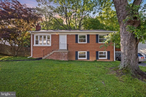 Photo of 13907 Lynhurst Drive, WOODBRIDGE, VA 22193 (MLS # VAPW2122828)