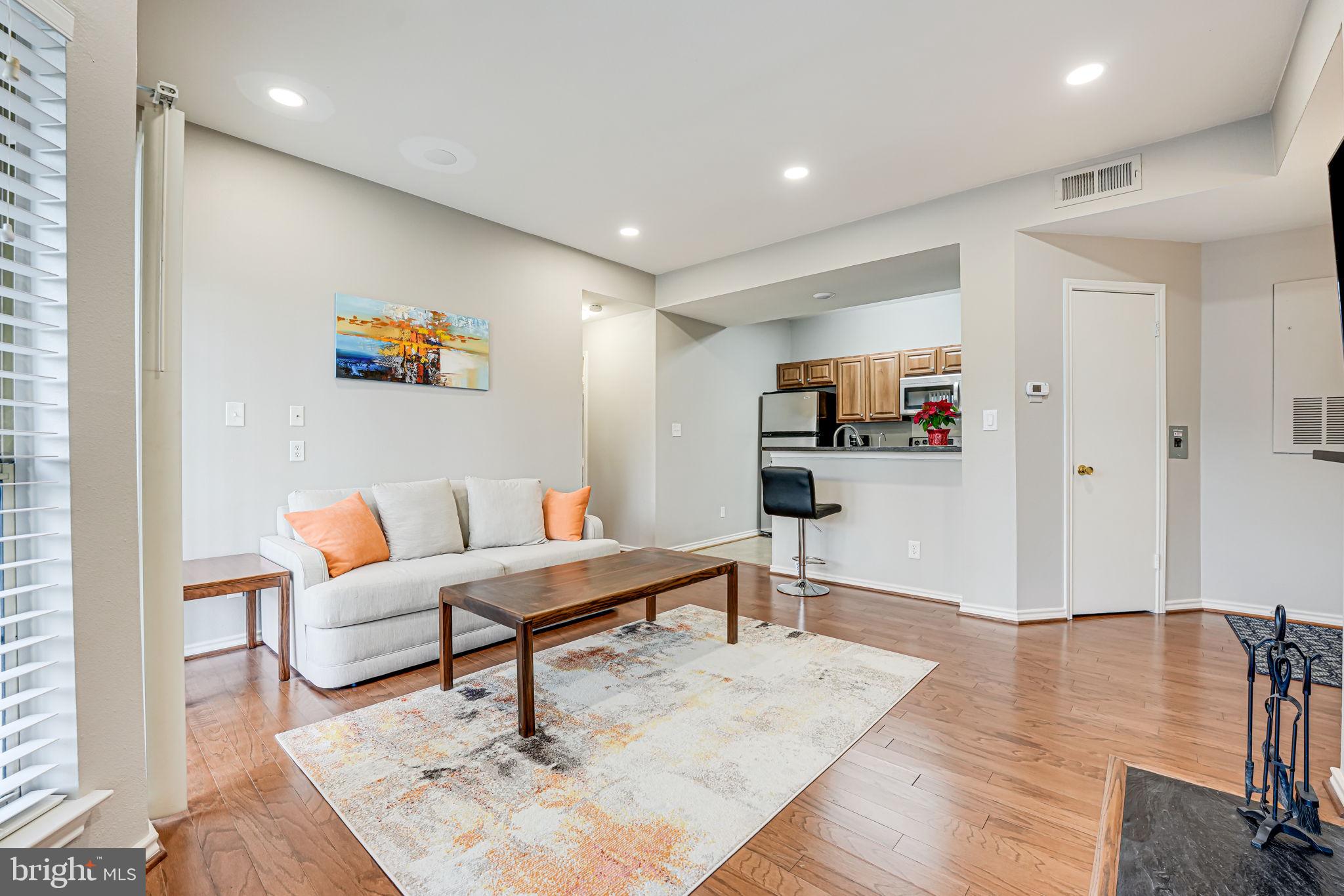 PENDERBROOK SQUARE CONDOMINIUMS - Residential Lease