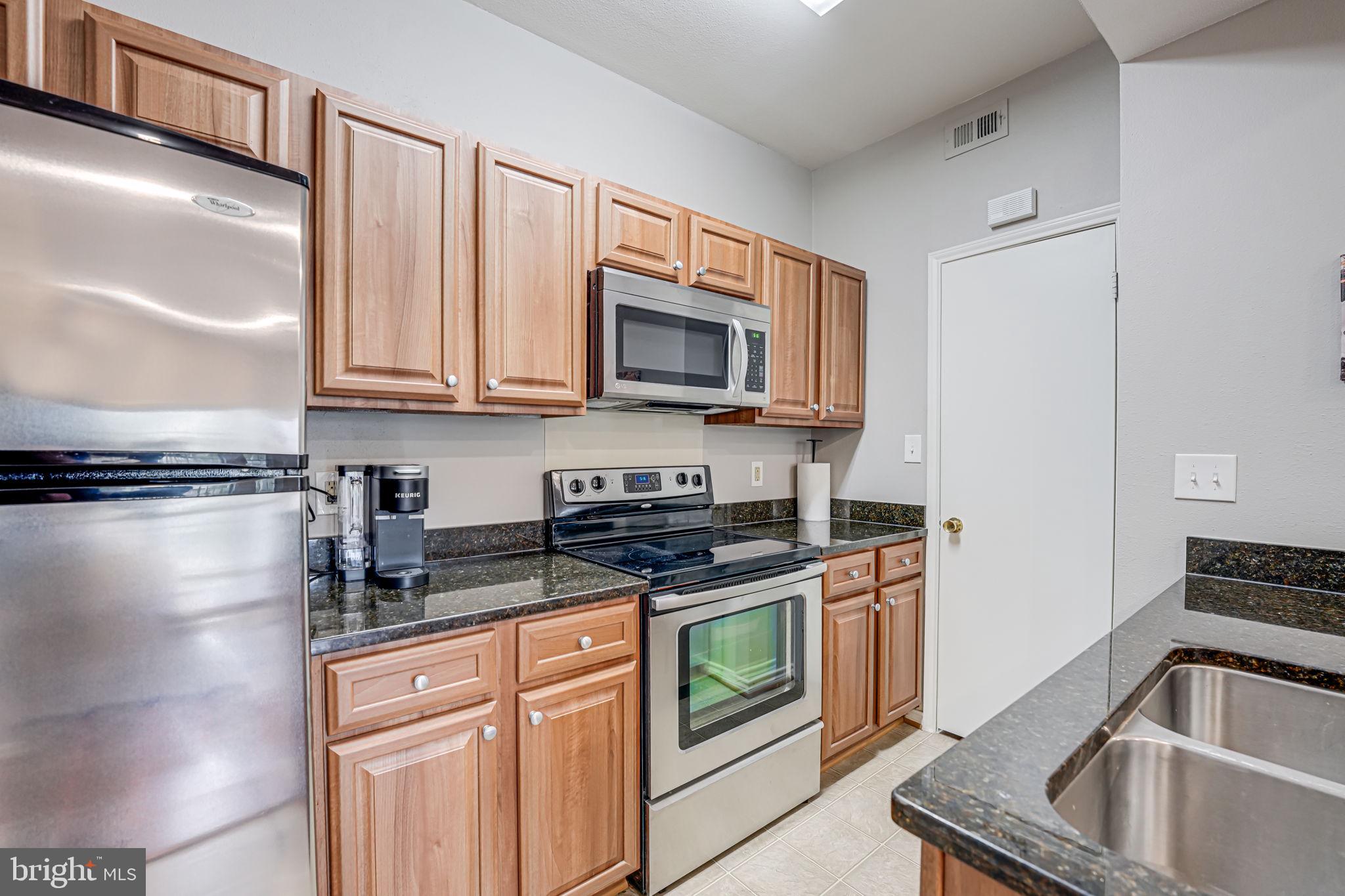 PENDERBROOK SQUARE CONDOMINIUMS - Residential Lease