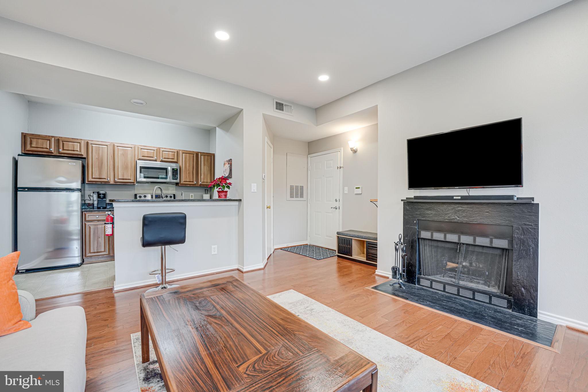 PENDERBROOK SQUARE CONDOMINIUMS - Residential Lease