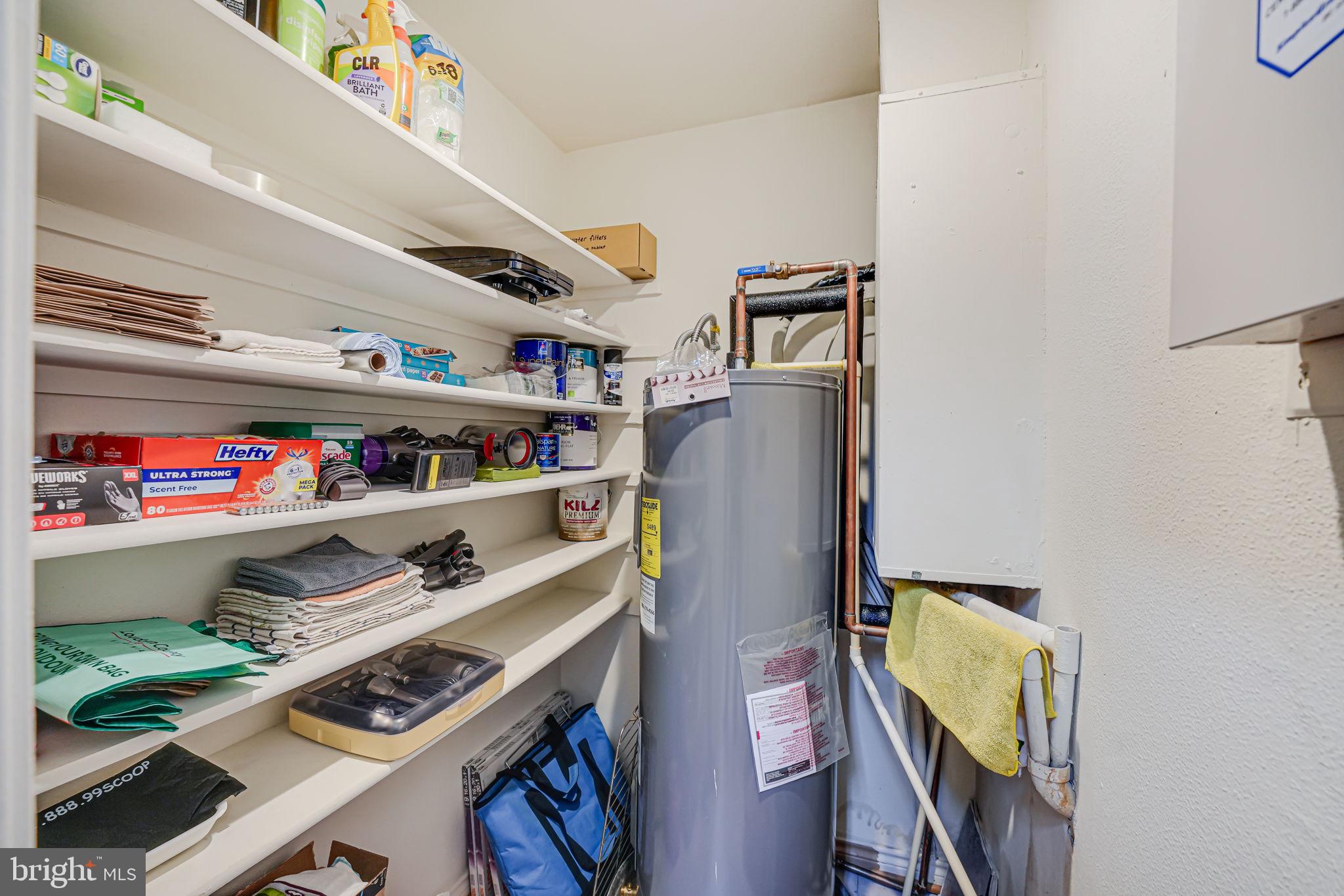 PENDERBROOK SQUARE CONDOMINIUMS - Residential Lease