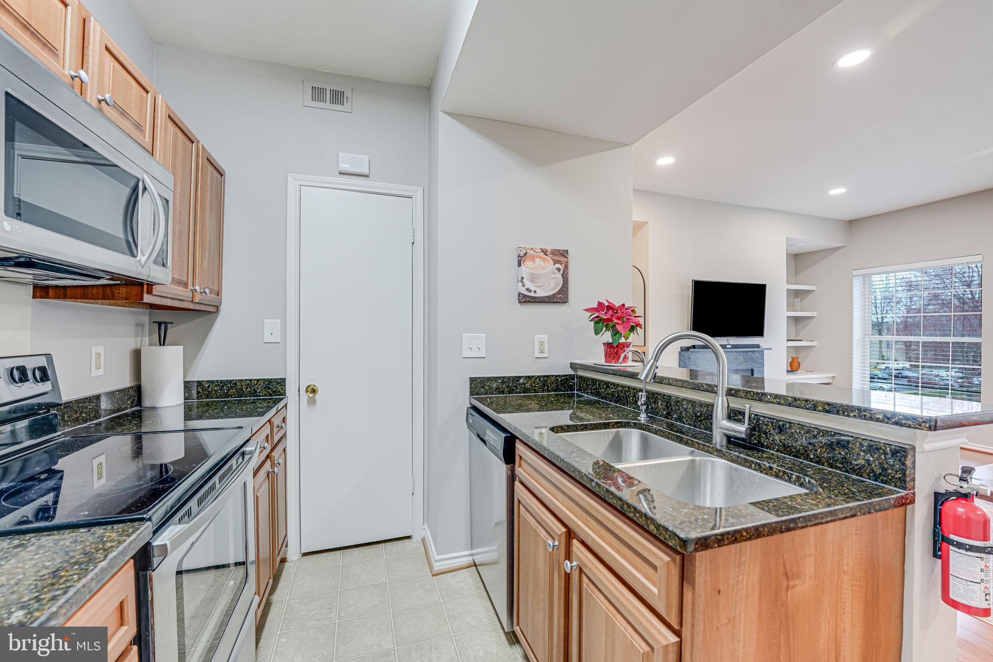 PENDERBROOK SQUARE CONDOMINIUMS - Residential Lease