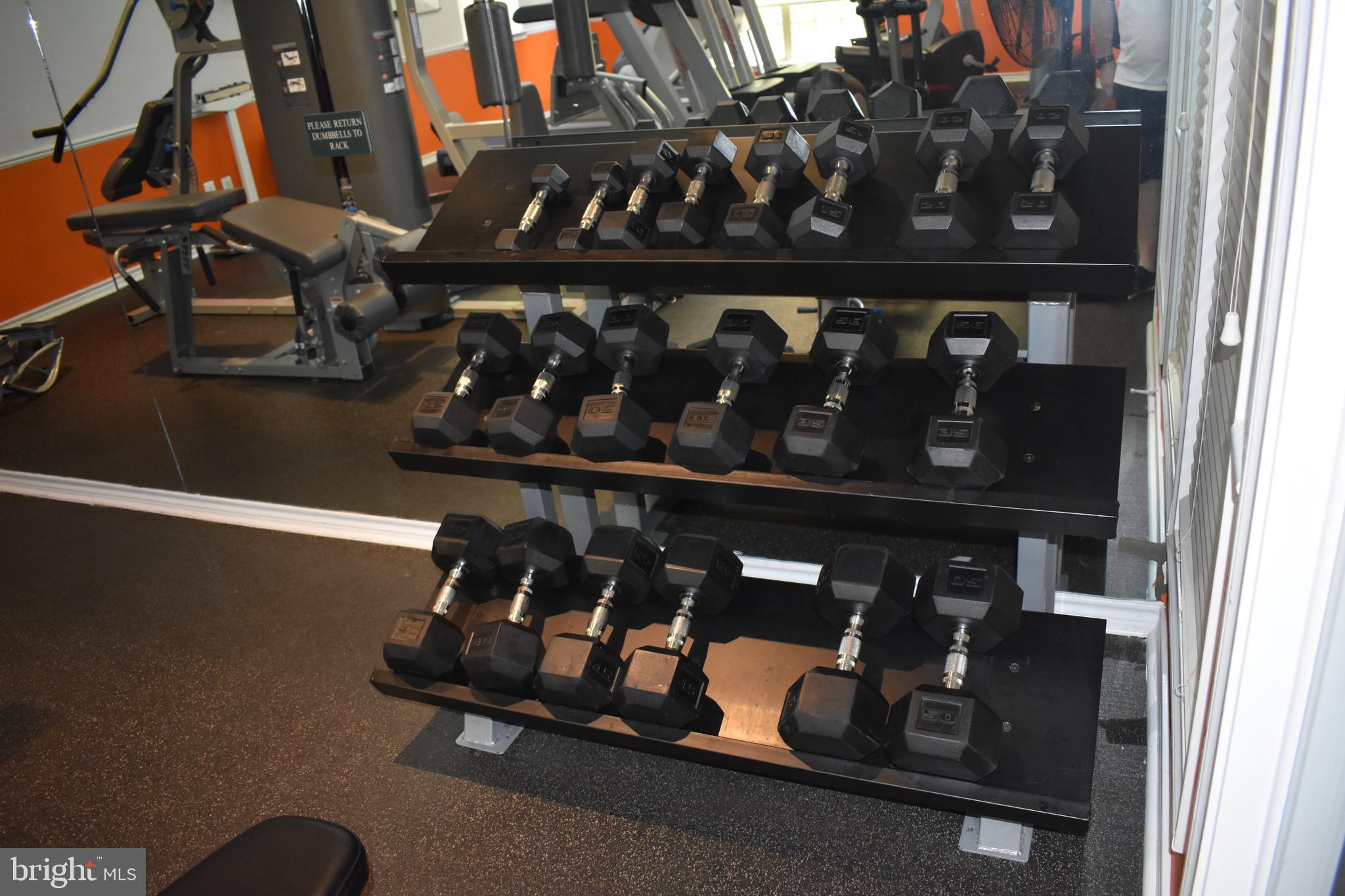 PENDERBROOK SQUARE CONDOMINIUMS - Residential Lease