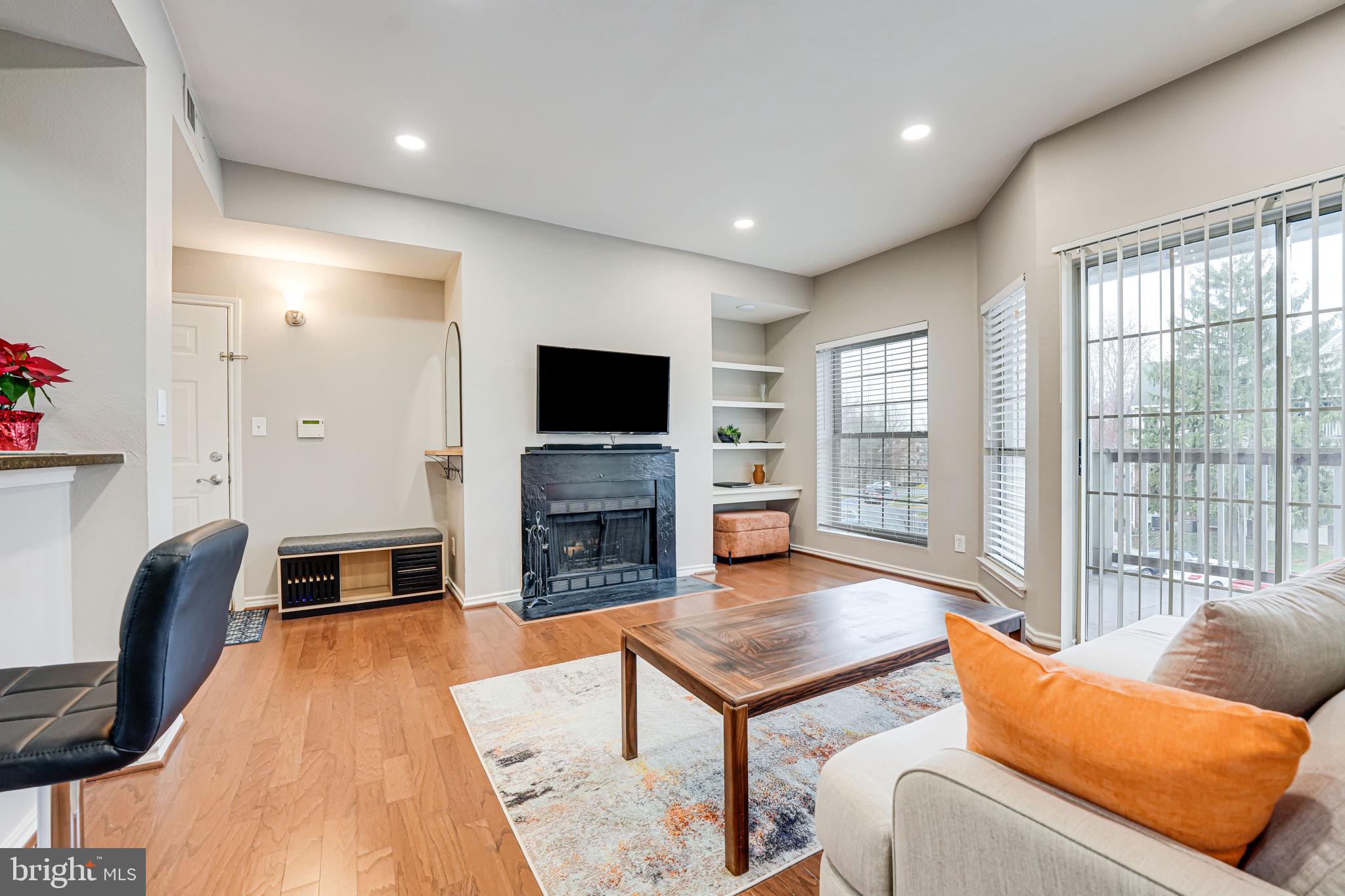 PENDERBROOK SQUARE CONDOMINIUMS - Residential Lease