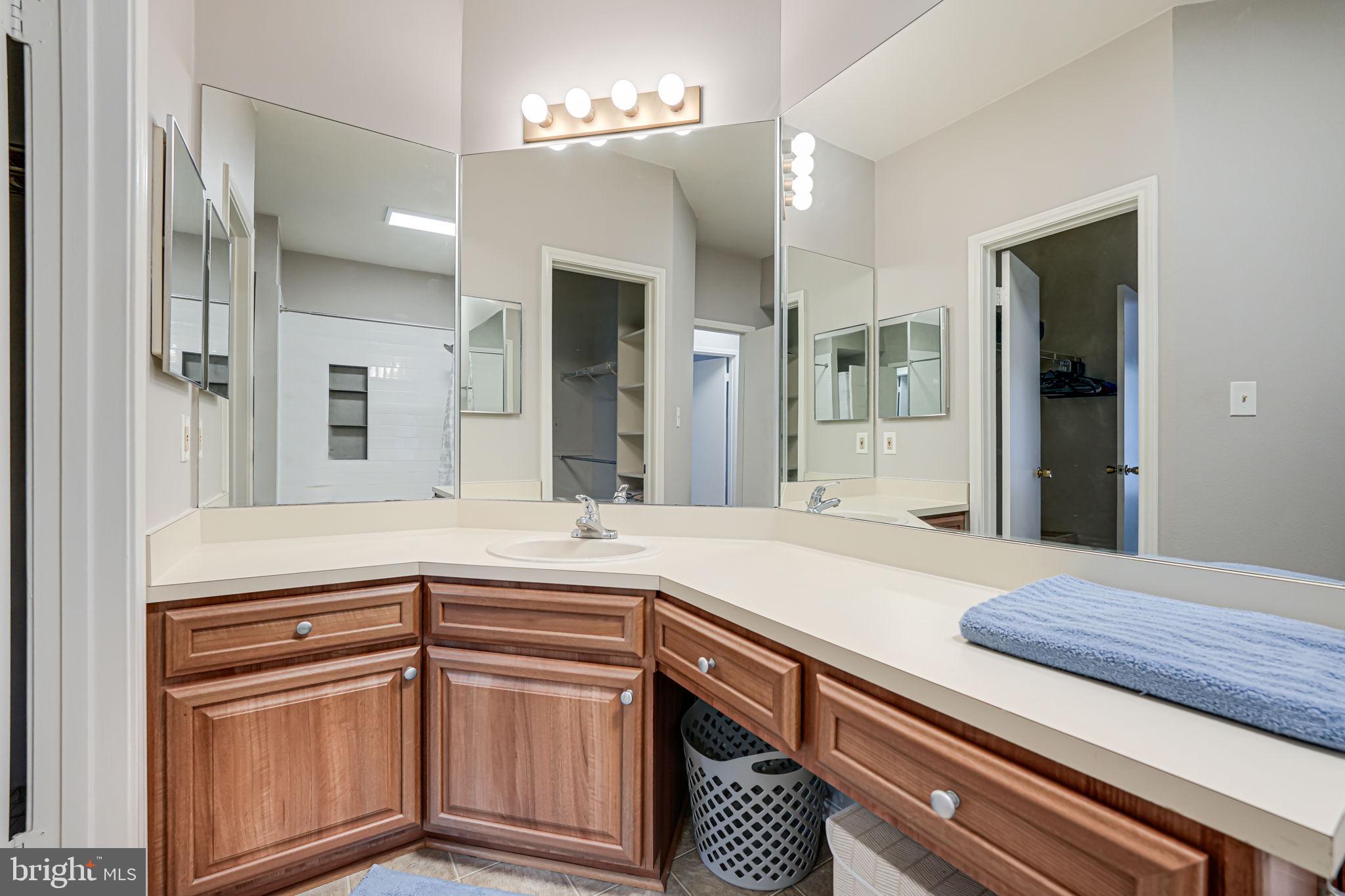 PENDERBROOK SQUARE CONDOMINIUMS - Residential Lease