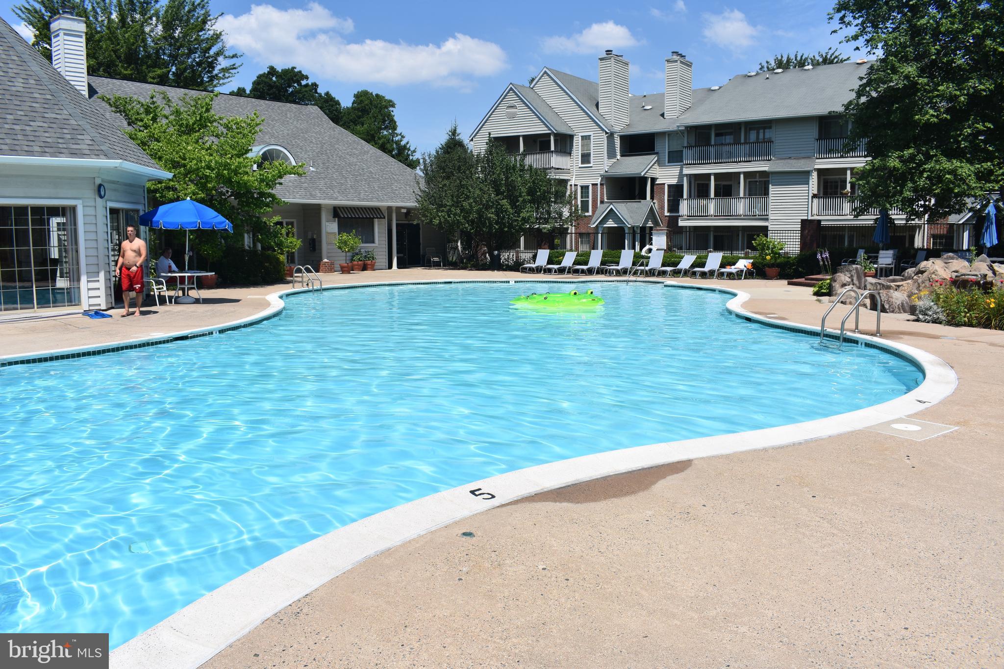 PENDERBROOK SQUARE CONDOMINIUMS - Residential Lease