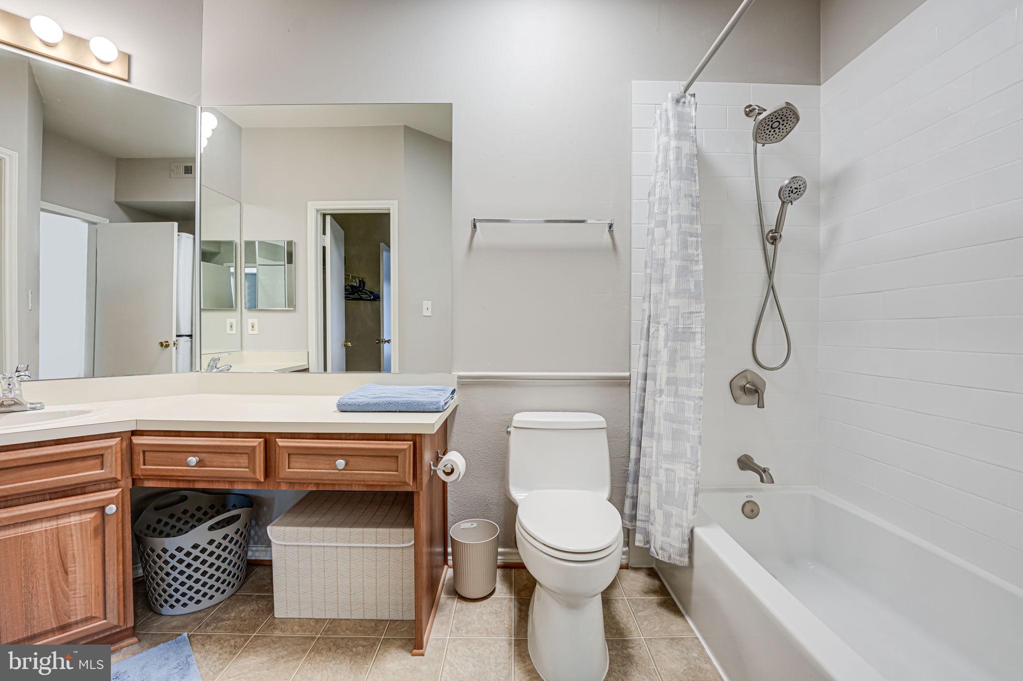 PENDERBROOK SQUARE CONDOMINIUMS - Residential Lease