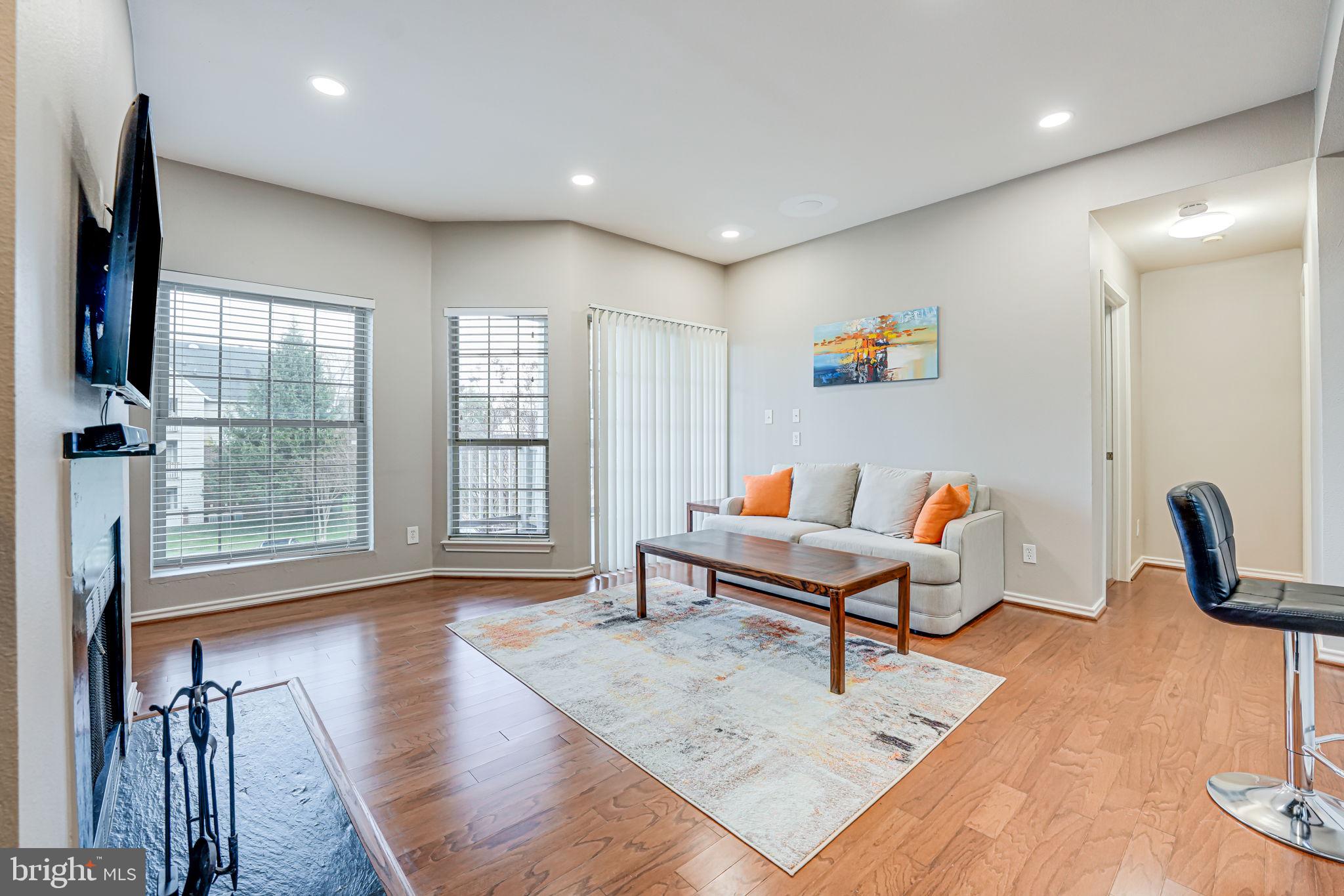 PENDERBROOK SQUARE CONDOMINIUMS - Residential Lease