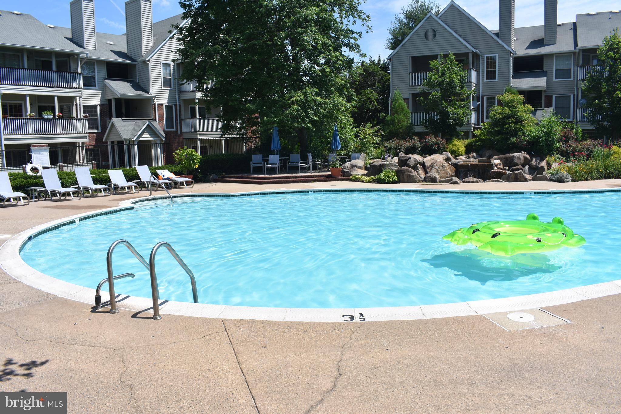 PENDERBROOK SQUARE CONDOMINIUMS - Residential Lease