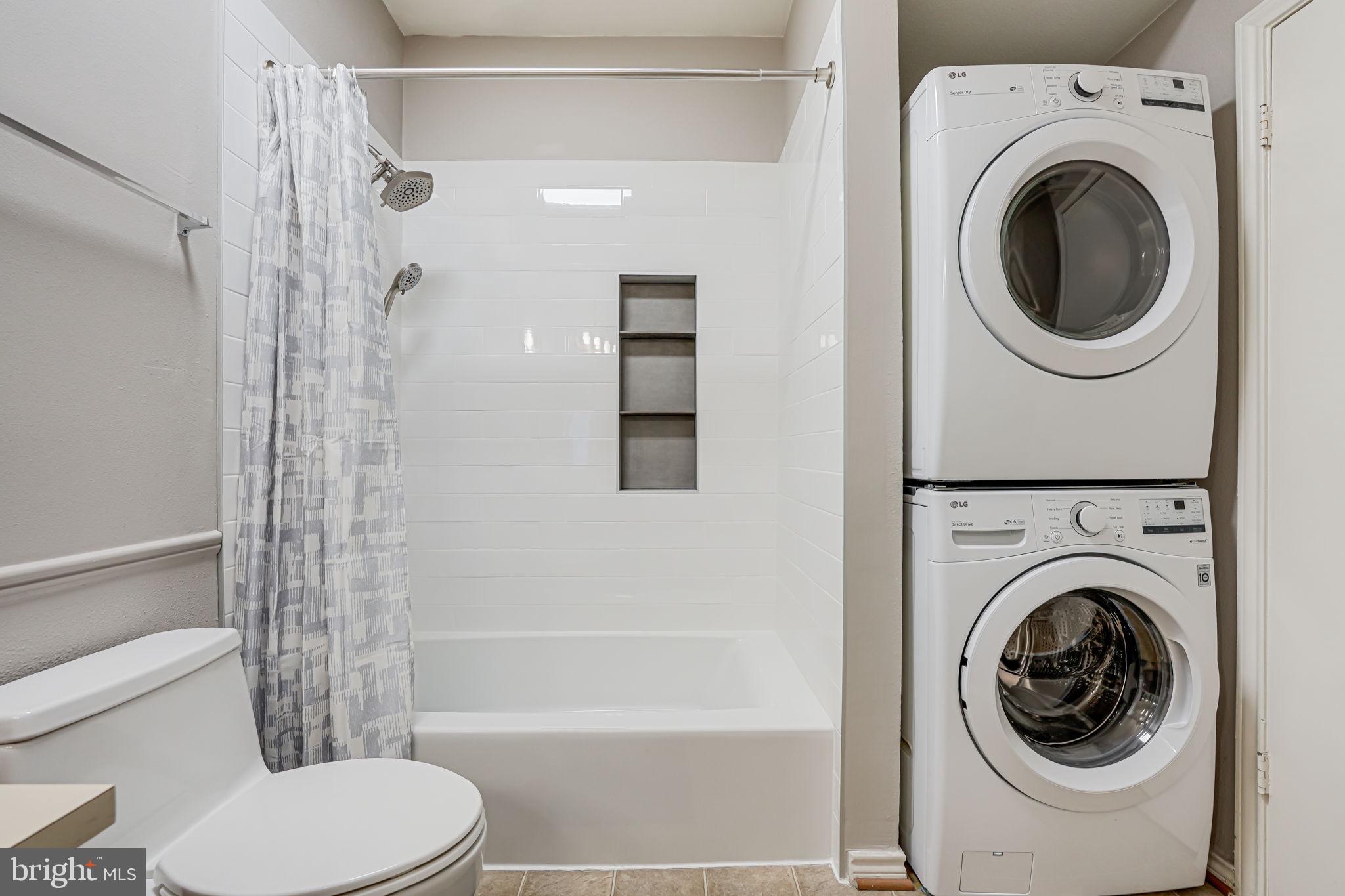 PENDERBROOK SQUARE CONDOMINIUMS - Residential Lease