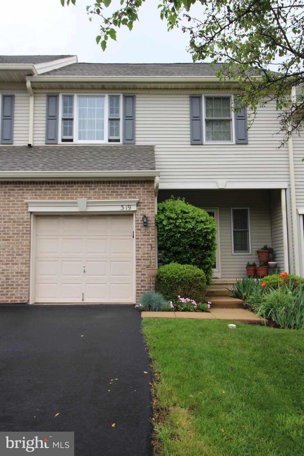 319 FIELDSTONE DRIVE